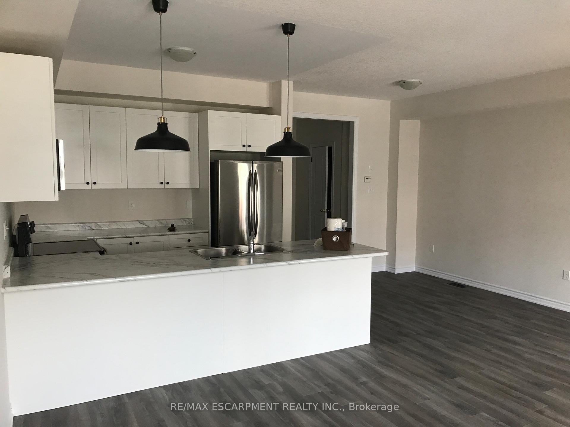 Photo 5 of 21 Hiscott Drive, Hamilton, Waterdown — HOMEH