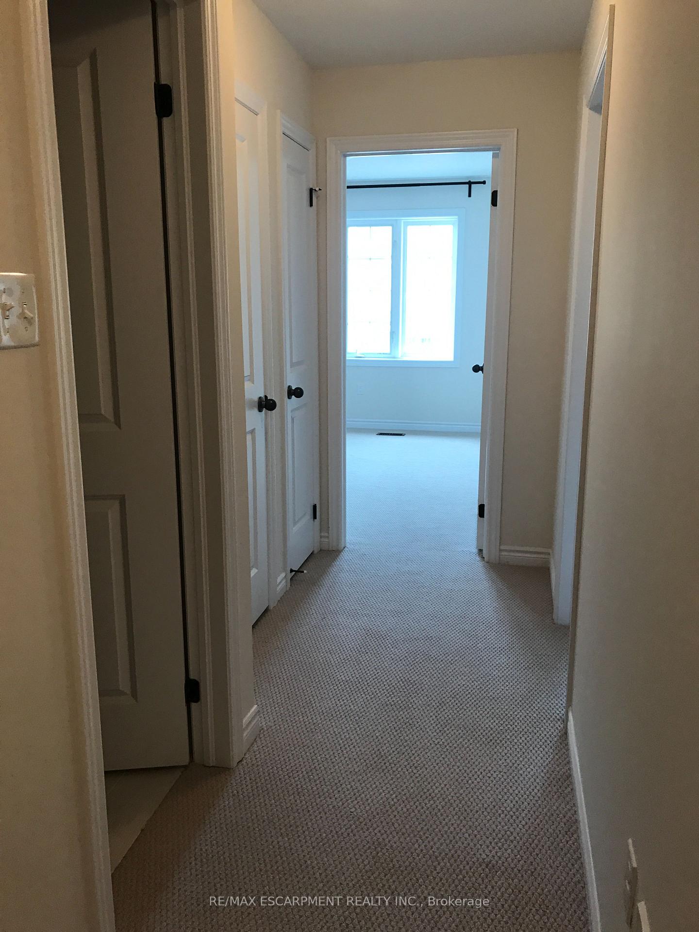 Photo 7 of 21 Hiscott Drive, Hamilton, Waterdown — HOMEH
