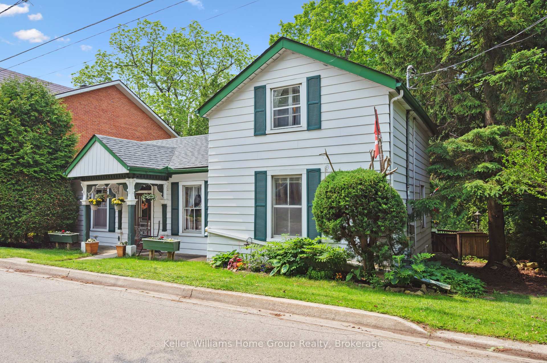 Front of 262 Arthur Street N