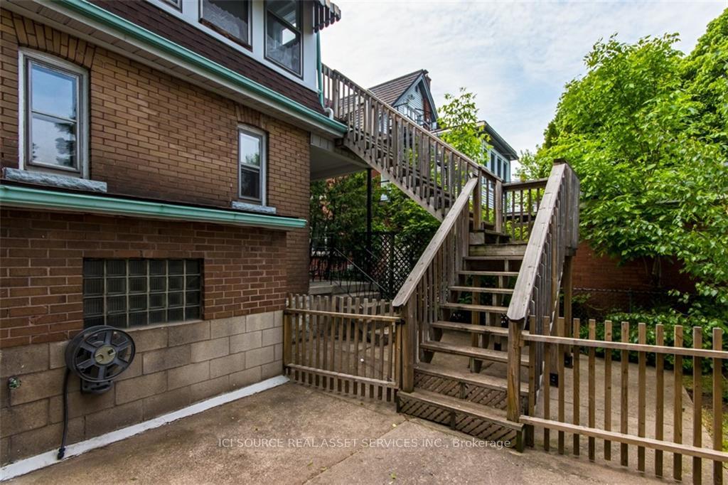 Photo 18 of Unit Upper, 99 Melrose Avenue S, Hamilton, Stipley — HOMEH