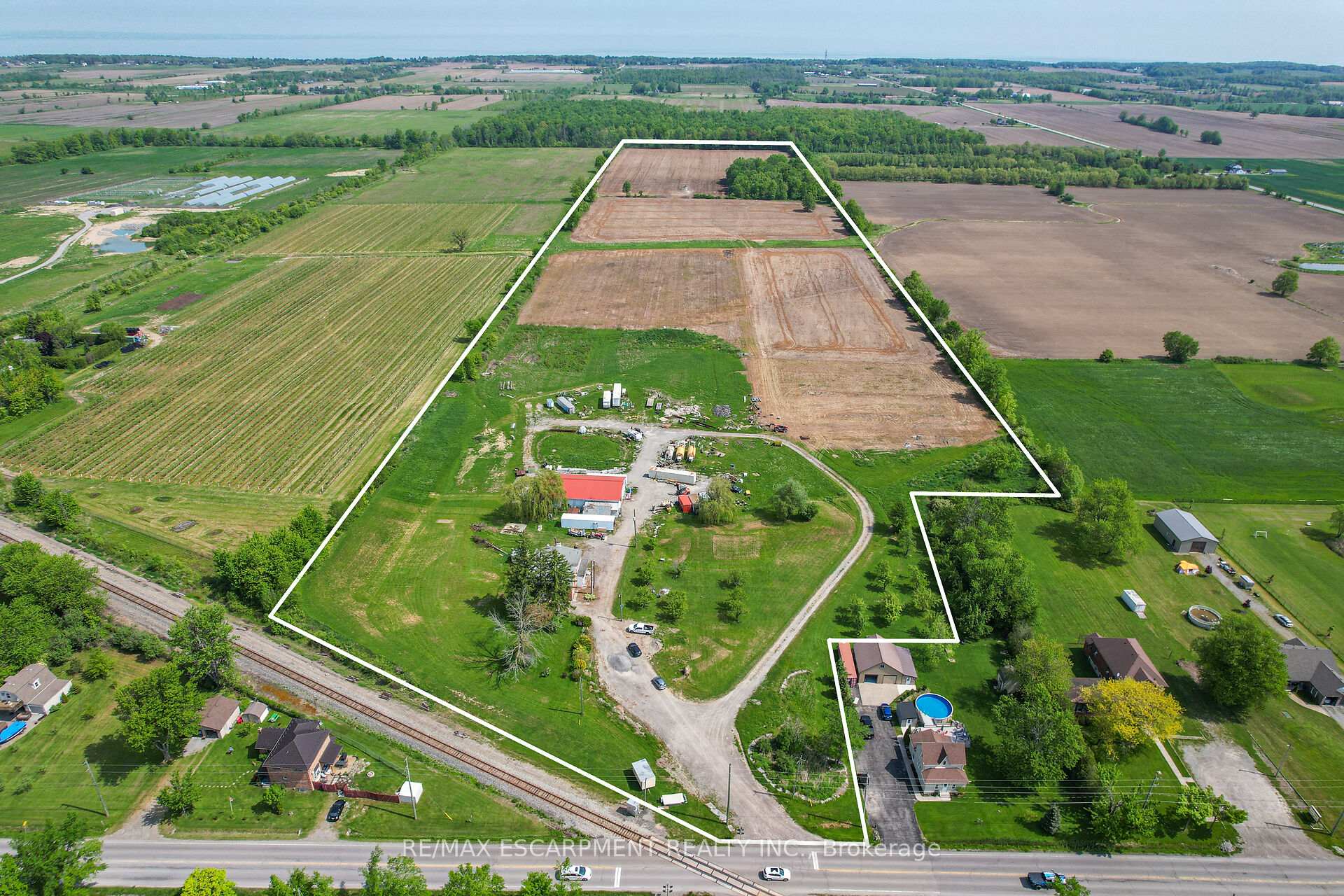 Photo 1 of 468 Mud Street W, Grimsby, Grimsby Escarpment — HOMEH