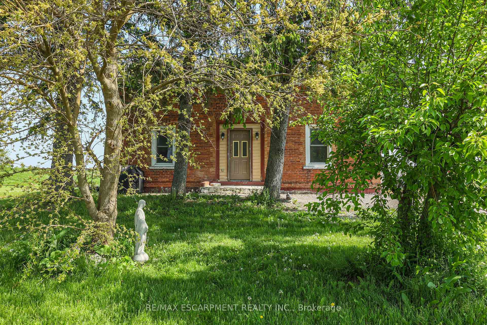 Photo 5 of 468 Mud Street W, Grimsby, Grimsby Escarpment — HOMEH
