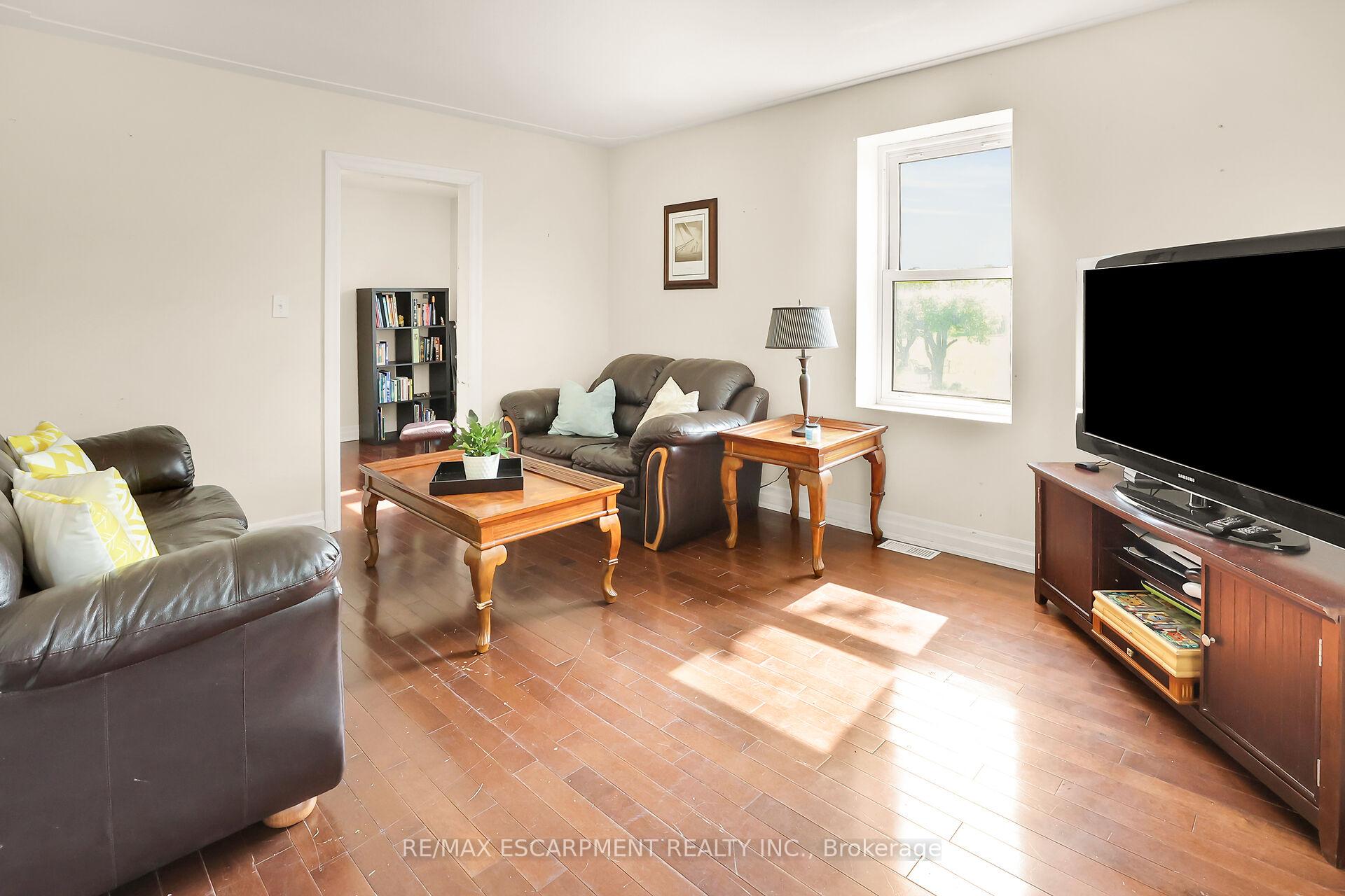 Photo 6 of 468 Mud Street W, Grimsby, Grimsby Escarpment — HOMEH