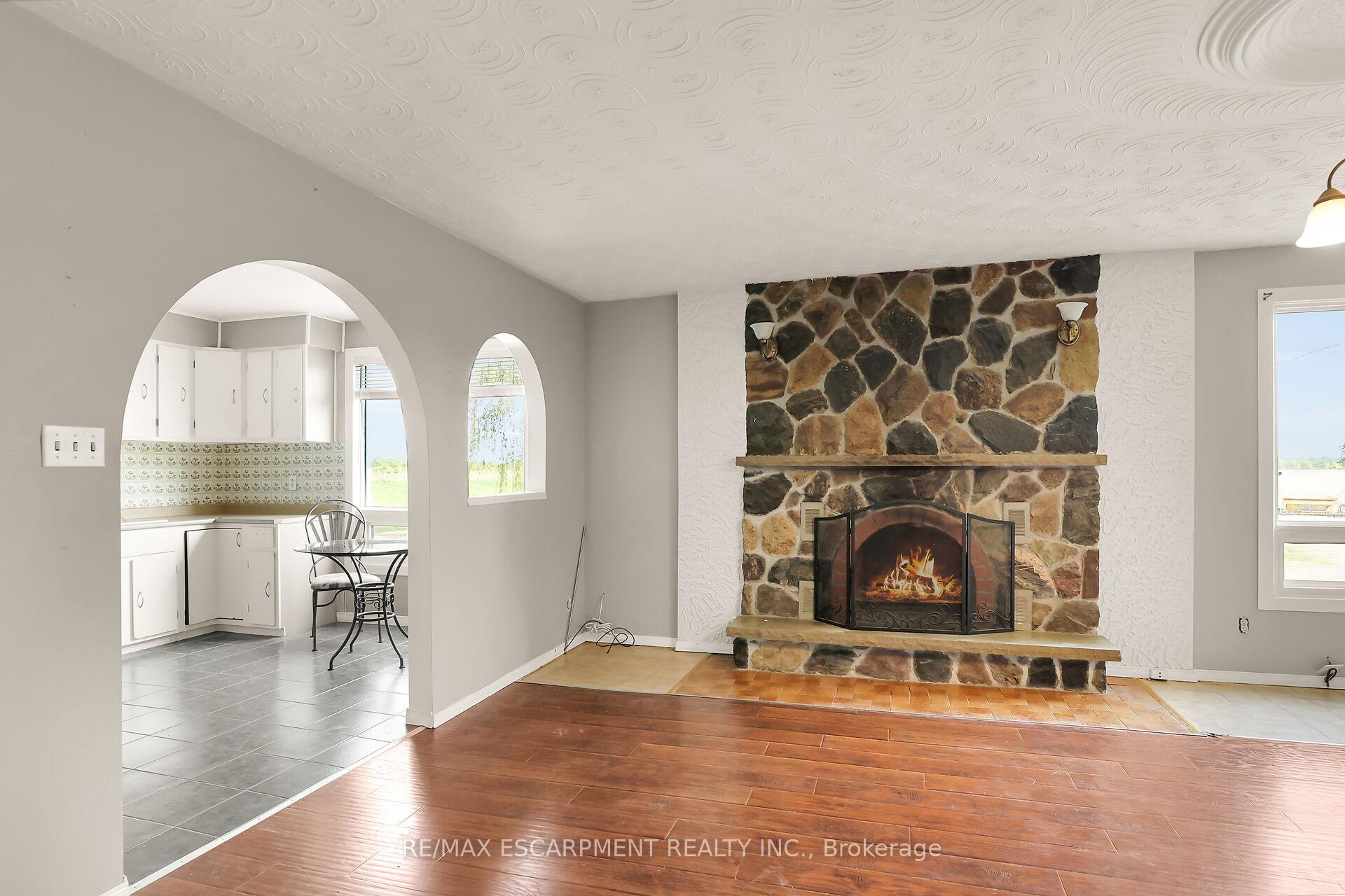 Photo 16 of 468 Mud Street W, Grimsby, Grimsby Escarpment — HOMEH