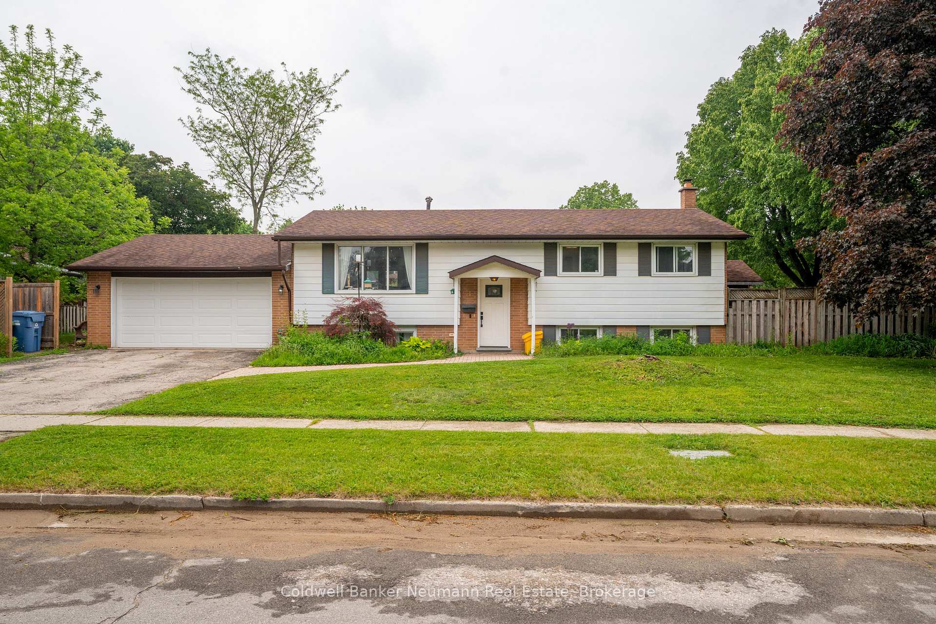 Photo 1 of 1 Picadilly Place, Guelph, Dovercliffe Park/Old University — HOMEH