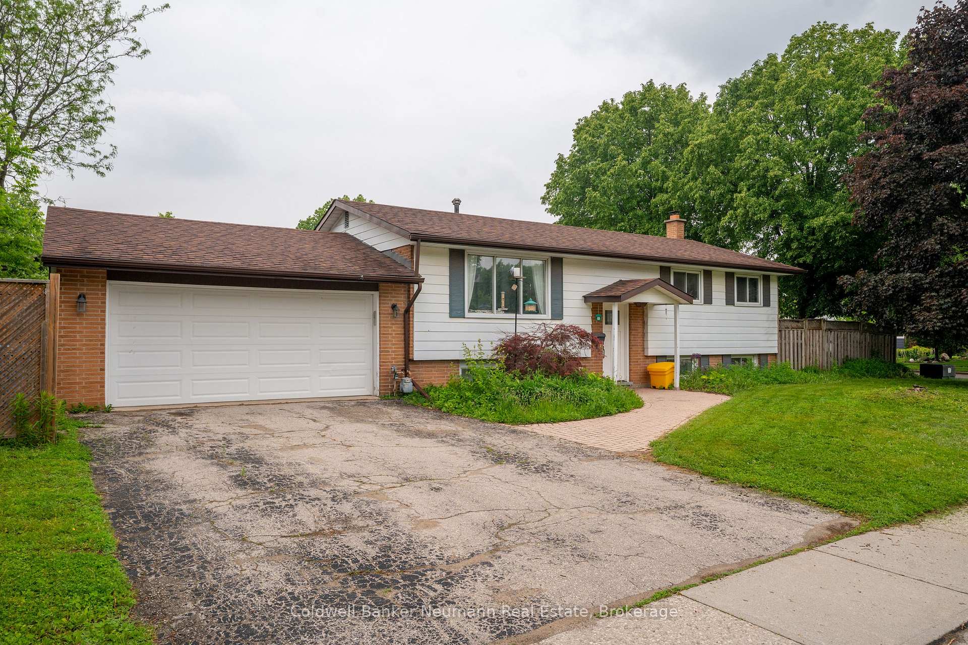 Photo 2 of 1 Picadilly Place, Guelph, Dovercliffe Park/Old University — HOMEH
