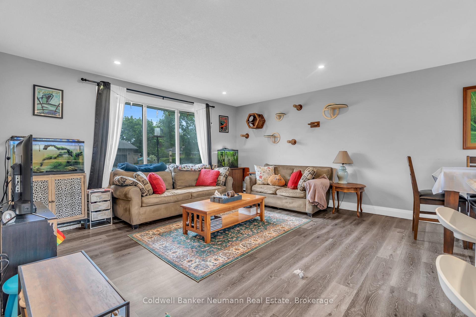 Photo 7 of 1 Picadilly Place, Guelph, Dovercliffe Park/Old University — HOMEH