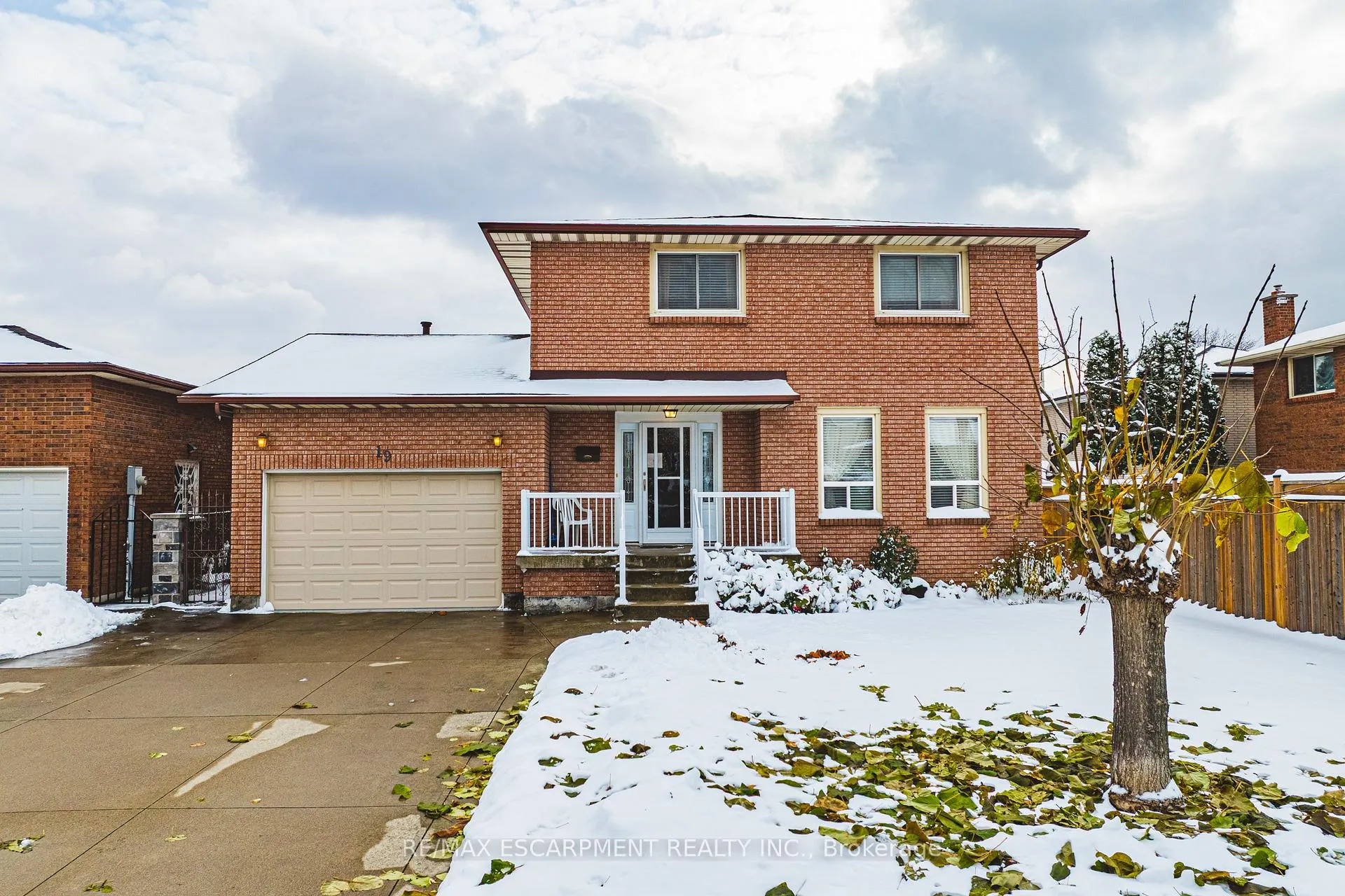 Photo 1 of 19 Hadeland Avenue, Hamilton, Gilbert — HOMEH