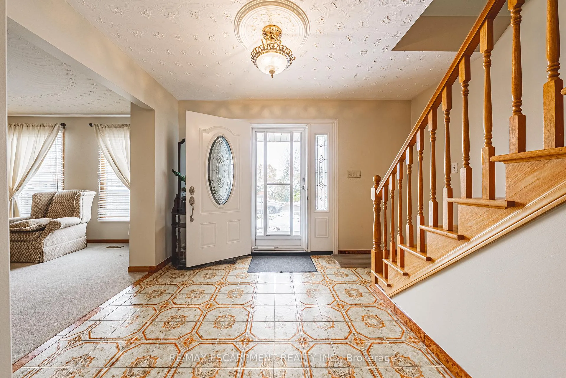 Photo 2 of 19 Hadeland Avenue, Hamilton, Gilbert — HOMEH