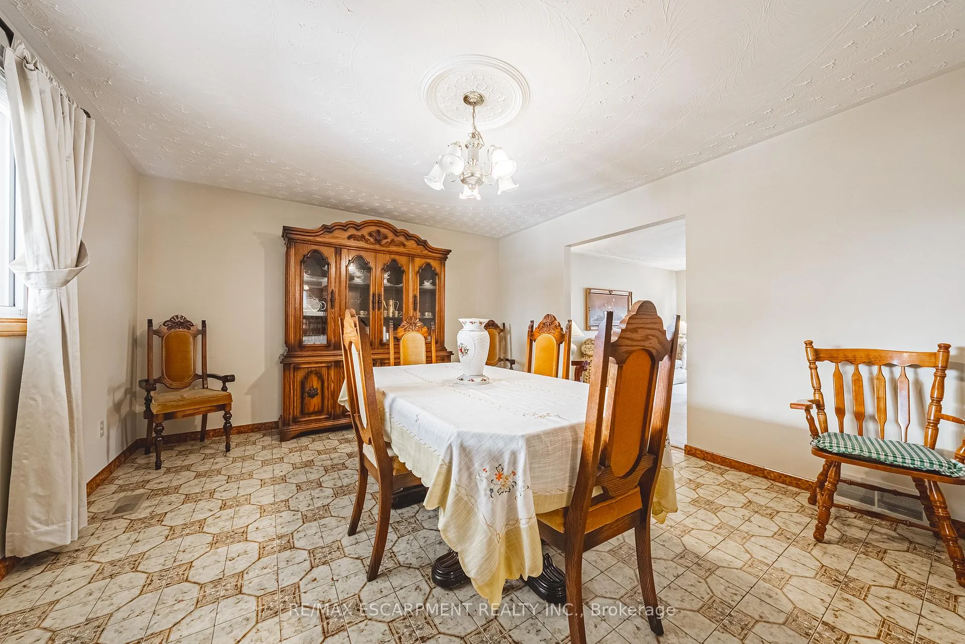 Photo 6 of 19 Hadeland Avenue, Hamilton, Gilbert — HOMEH