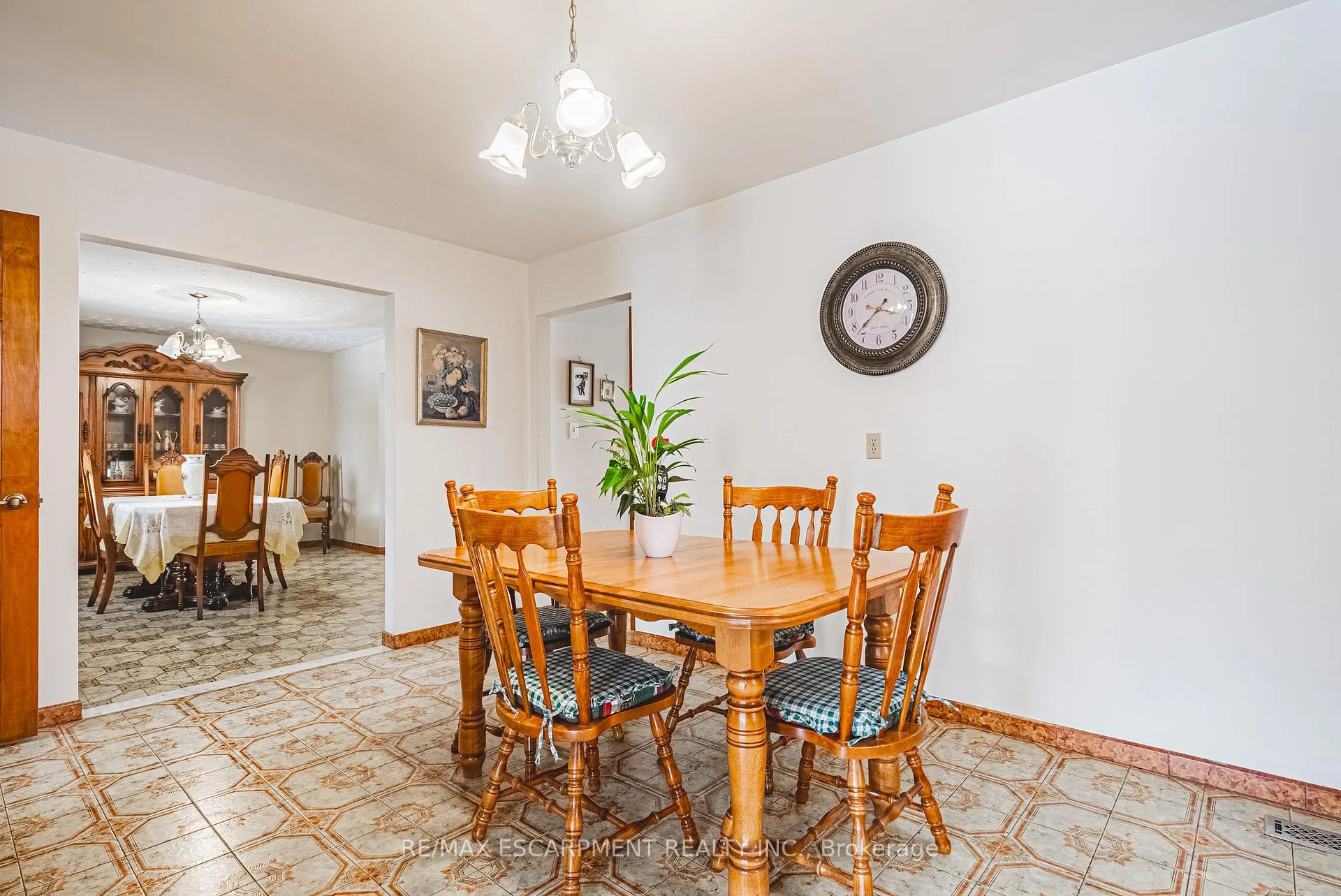 Photo 10 of 19 Hadeland Avenue, Hamilton, Gilbert — HOMEH