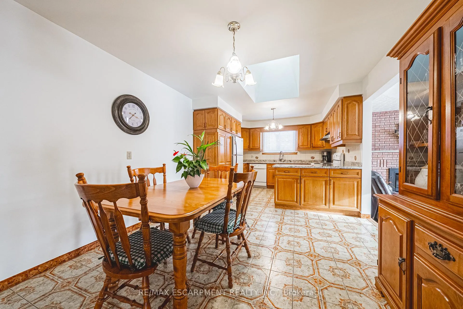 Photo 11 of 19 Hadeland Avenue, Hamilton, Gilbert — HOMEH