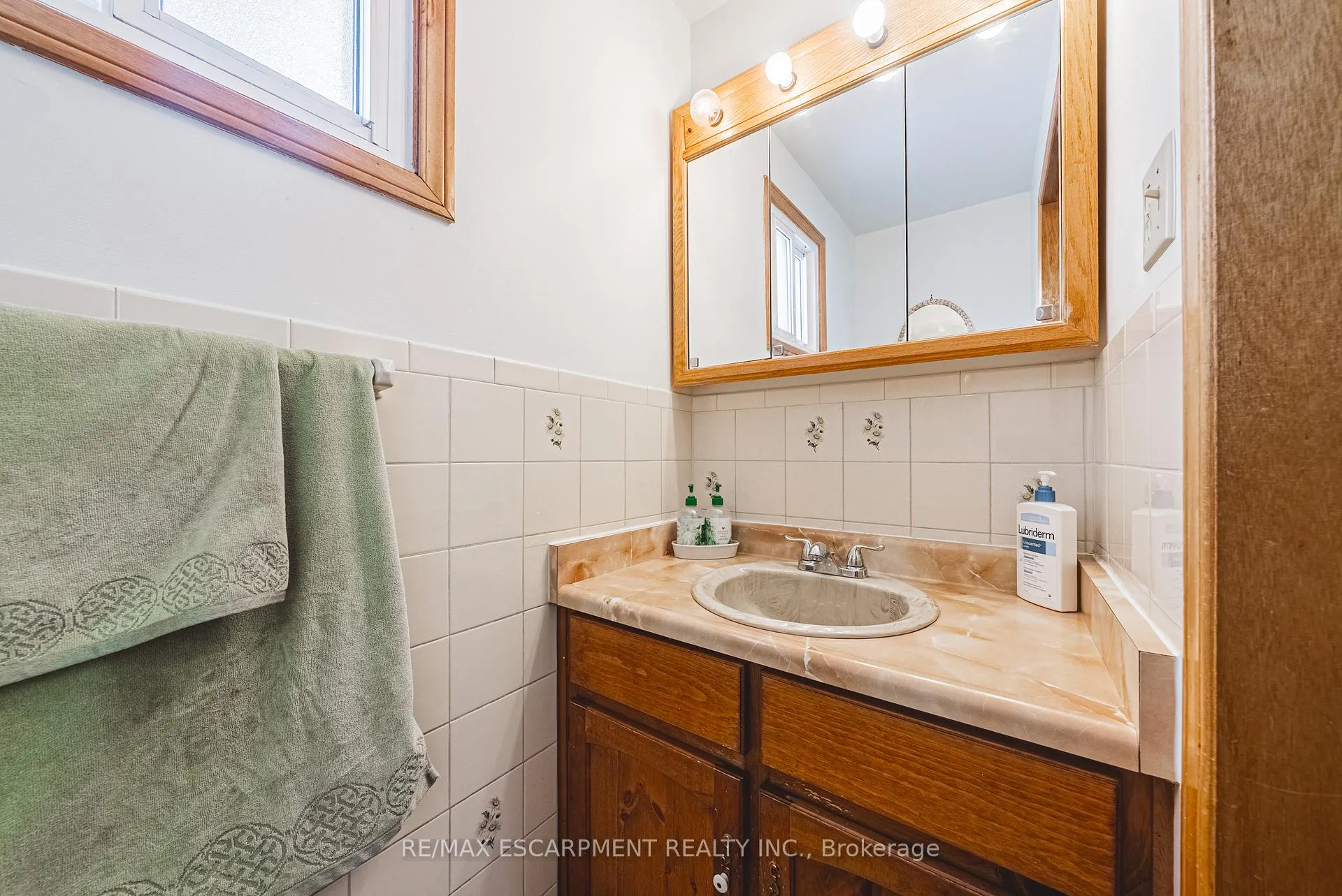 Photo 15 of 19 Hadeland Avenue, Hamilton, Gilbert — HOMEH