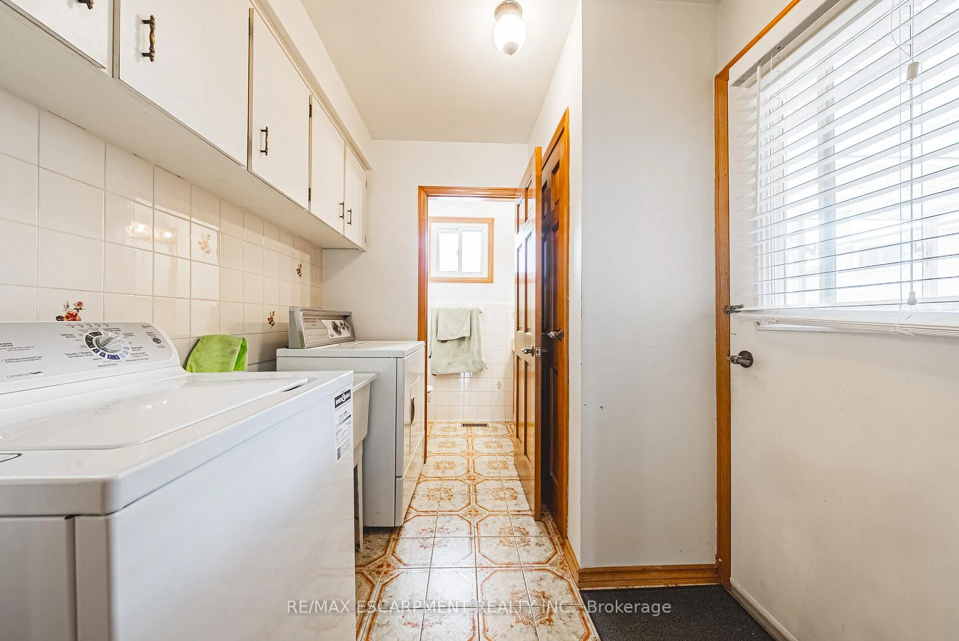 Photo 16 of 19 Hadeland Avenue, Hamilton, Gilbert — HOMEH