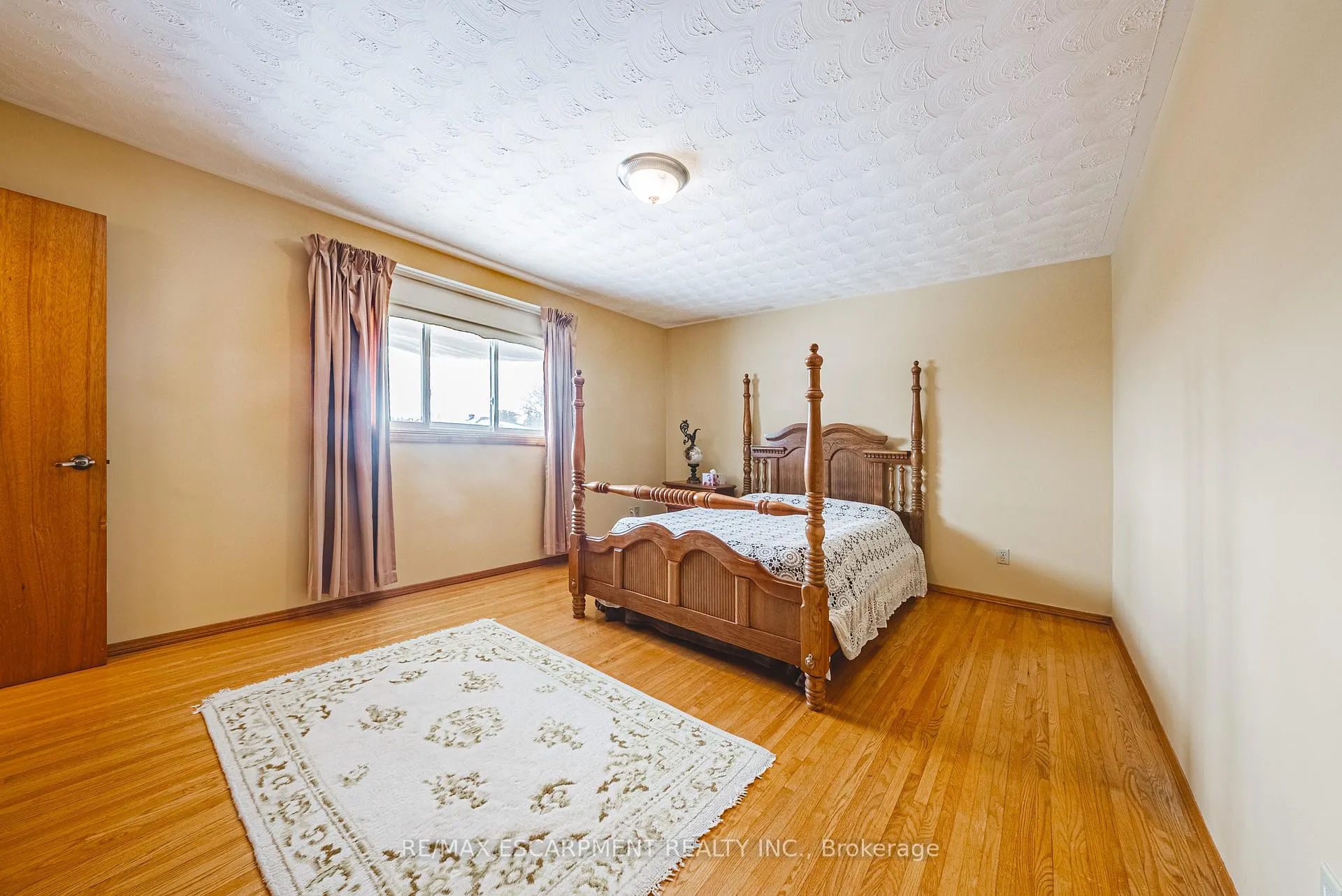 Photo 17 of 19 Hadeland Avenue, Hamilton, Gilbert — HOMEH