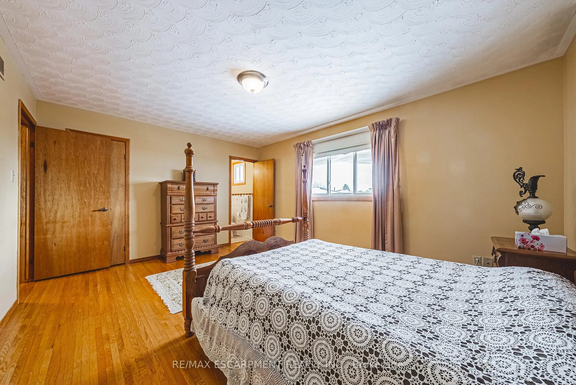 Photo 18 of 19 Hadeland Avenue, Hamilton, Gilbert — HOMEH