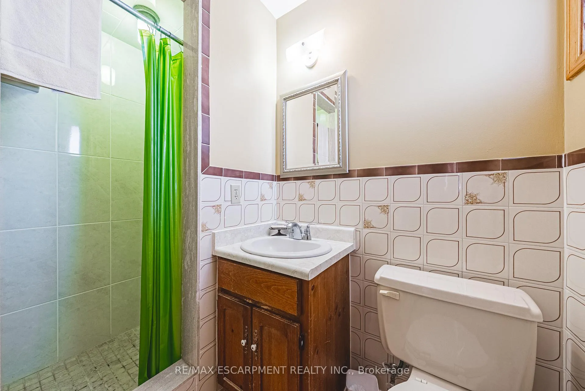 Photo 19 of 19 Hadeland Avenue, Hamilton, Gilbert — HOMEH
