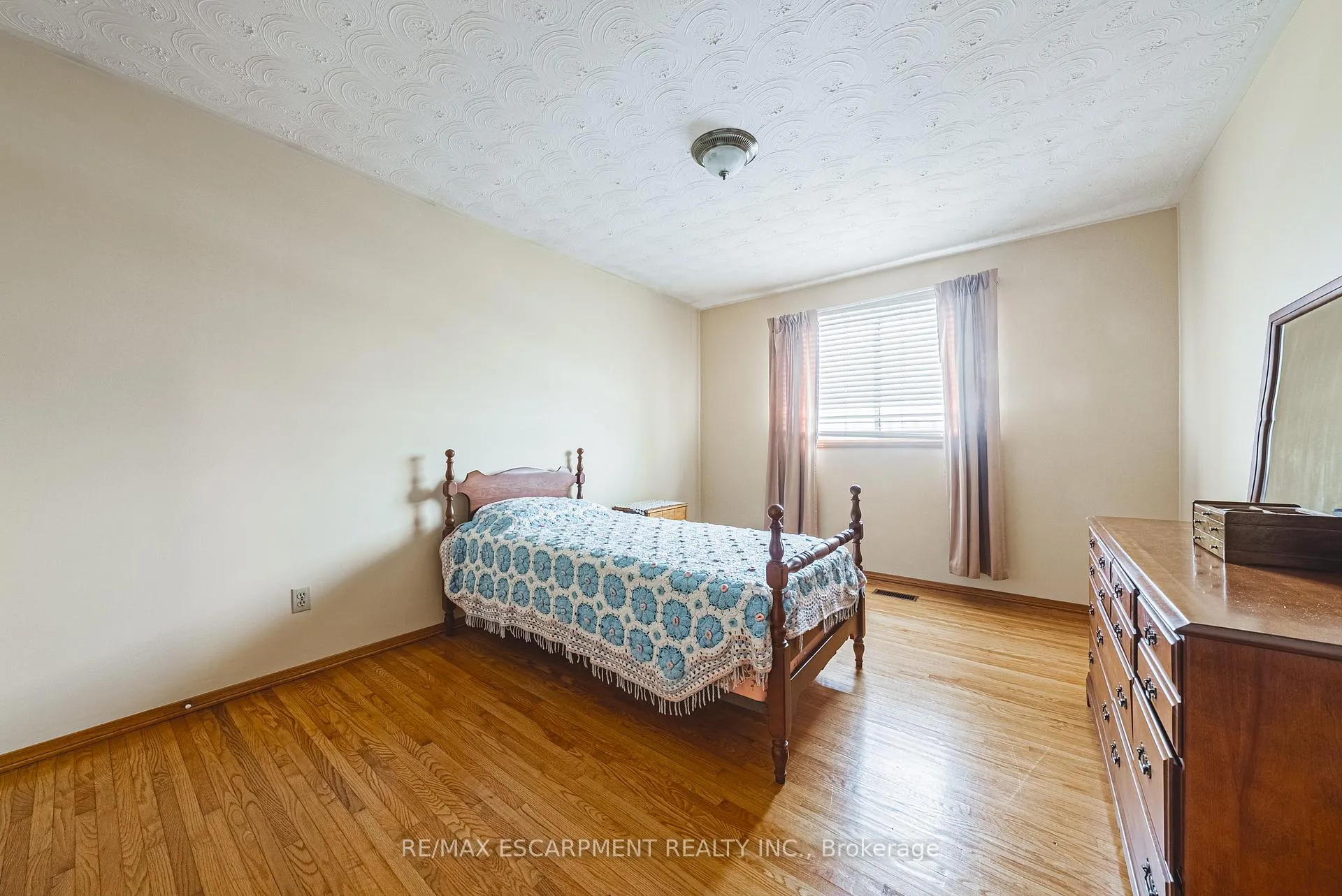 Photo 21 of 19 Hadeland Avenue, Hamilton, Gilbert — HOMEH