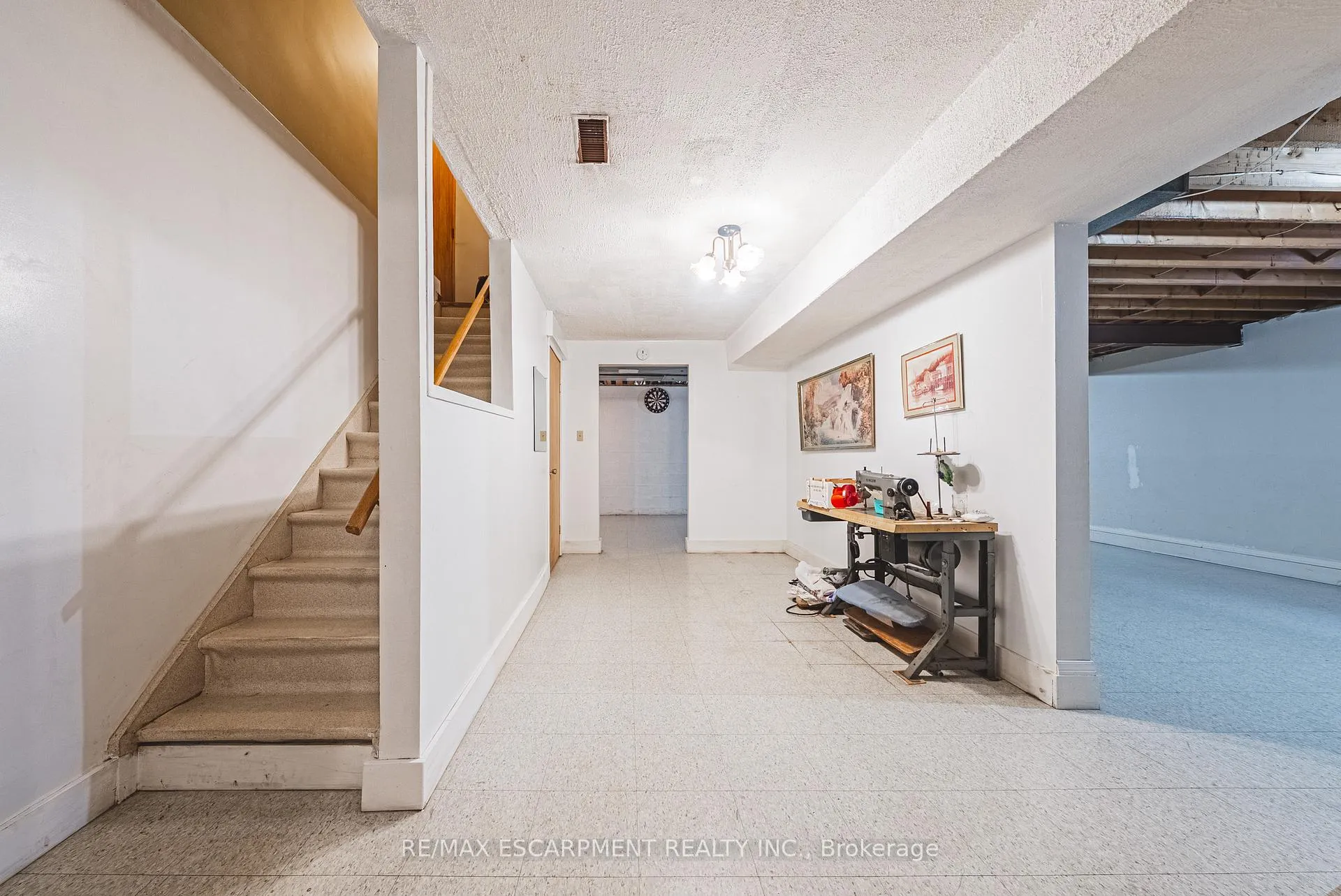 Photo 23 of 19 Hadeland Avenue, Hamilton, Gilbert — HOMEH