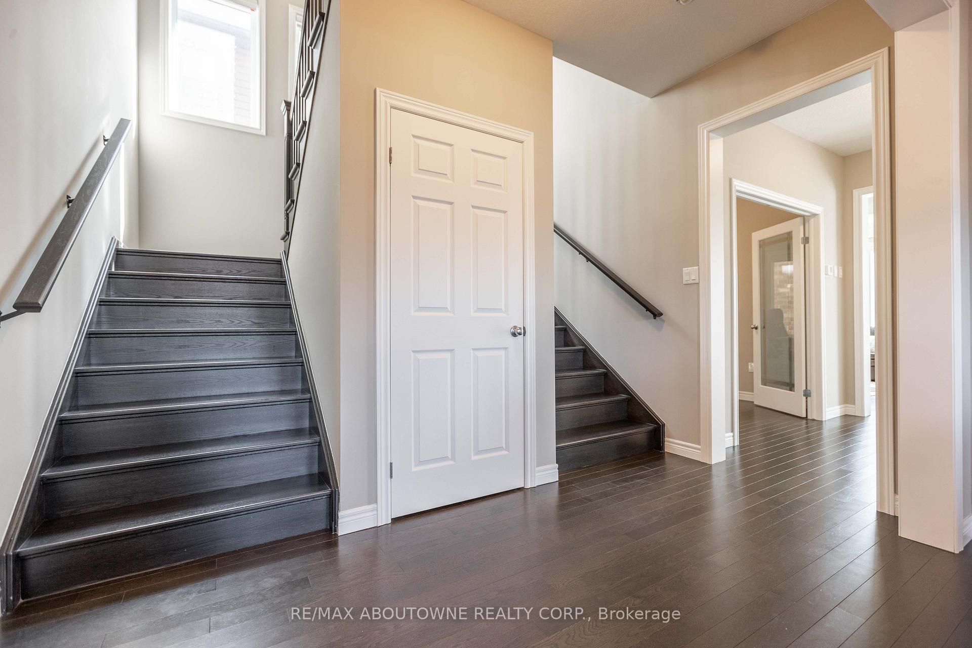 Photo 5 of 219 Ambrous Crescent, Guelph, Kortright East — HOMEH