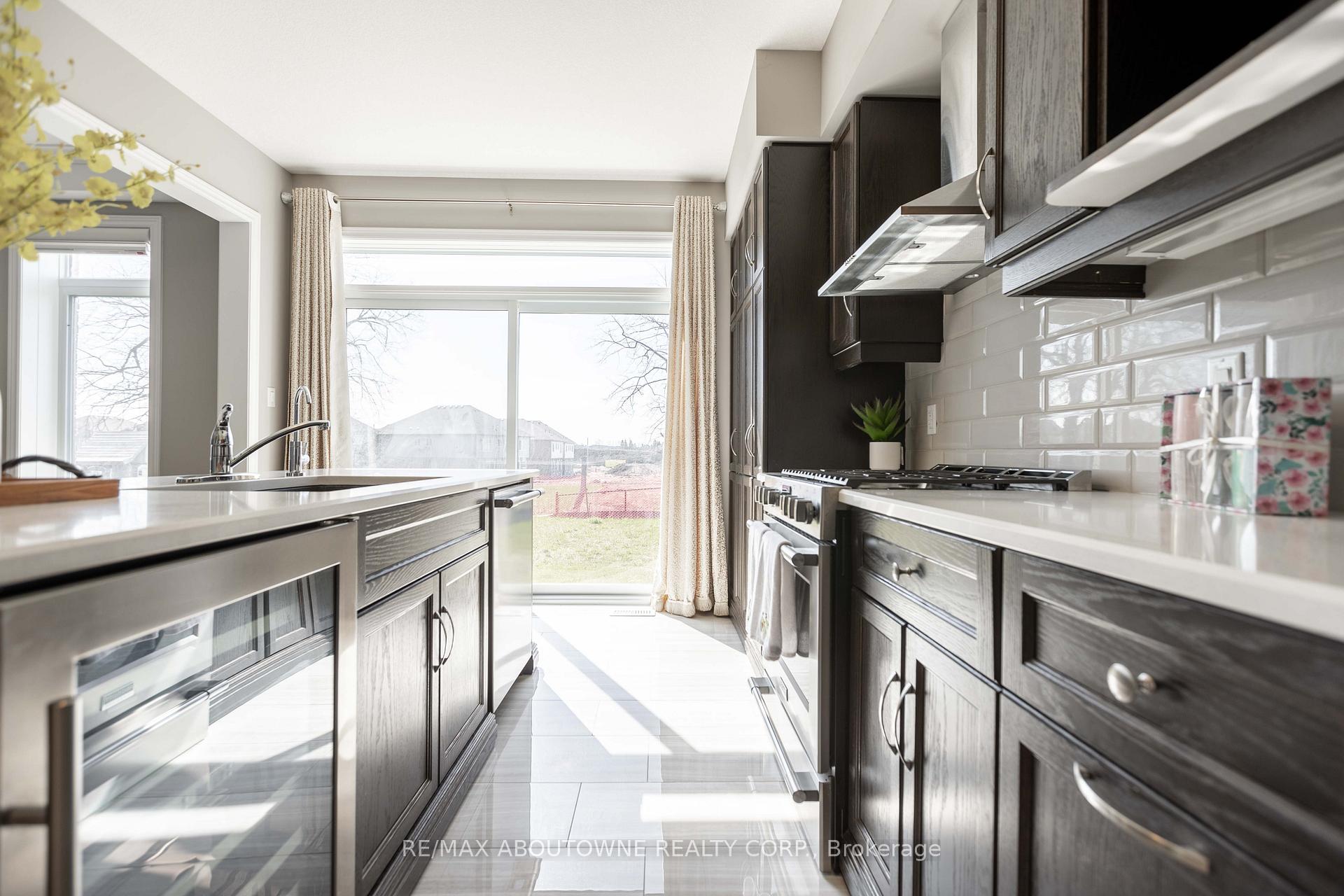 Photo 10 of 219 Ambrous Crescent, Guelph, Kortright East — HOMEH