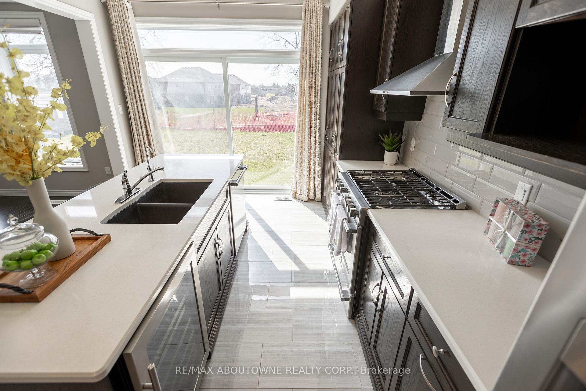 Photo 11 of 219 Ambrous Crescent, Guelph, Kortright East — HOMEH