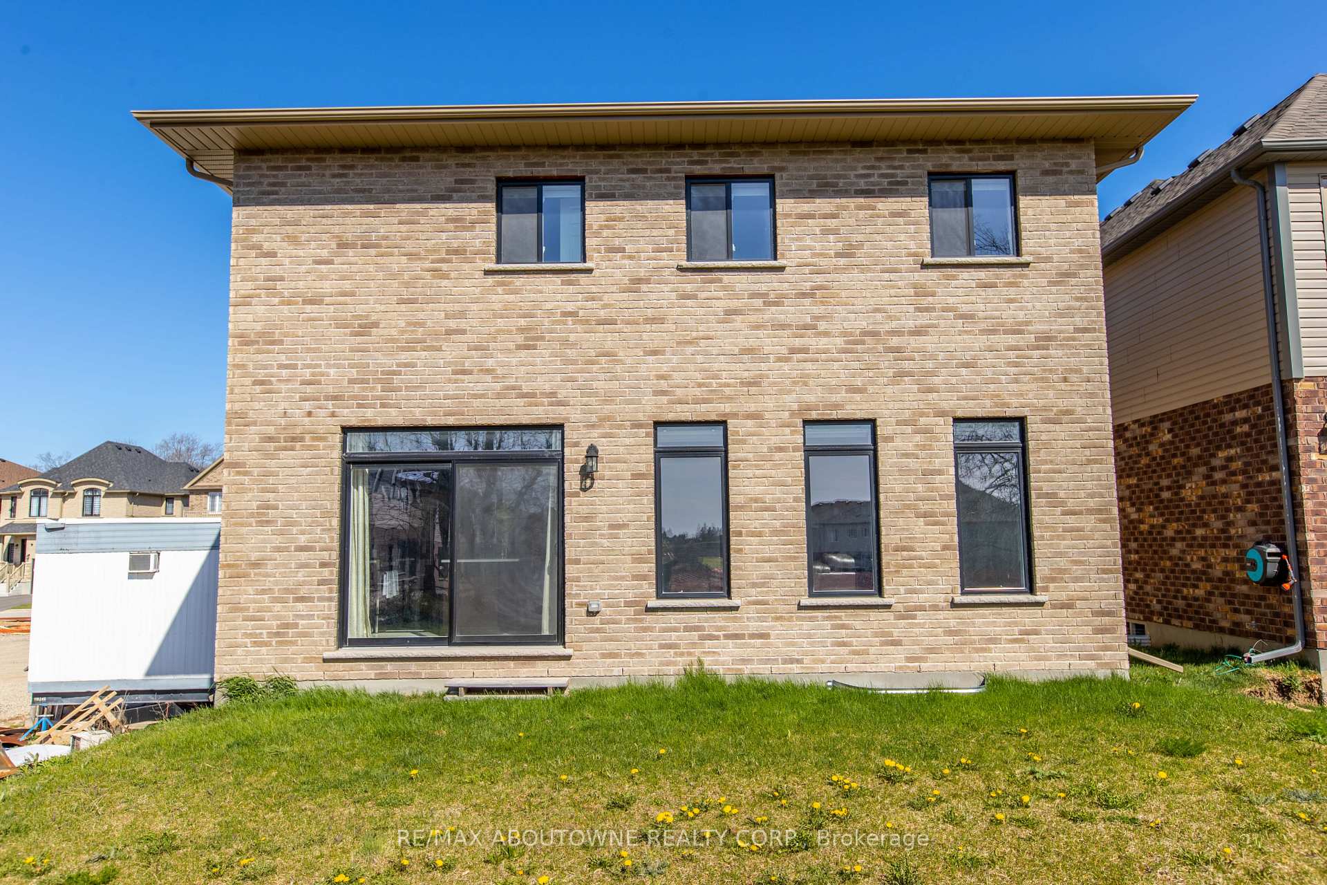 Photo 33 of 219 Ambrous Crescent, Guelph, Kortright East — HOMEH