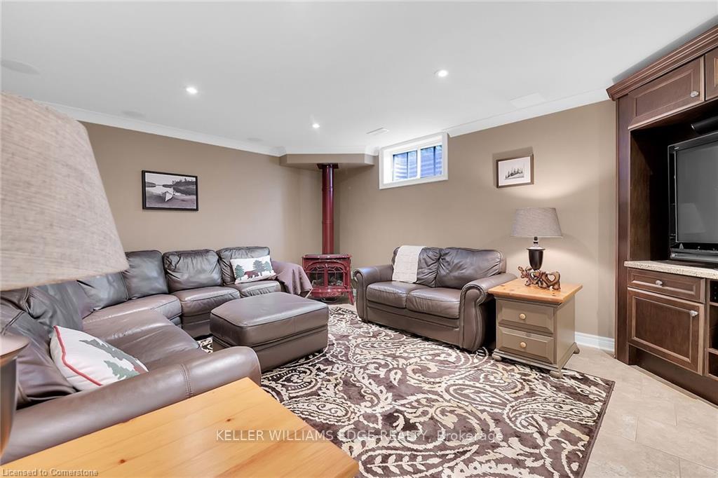 Photo 35 of 18 Admiral Circle, Grimsby, Grimsby Beach — HOMEH