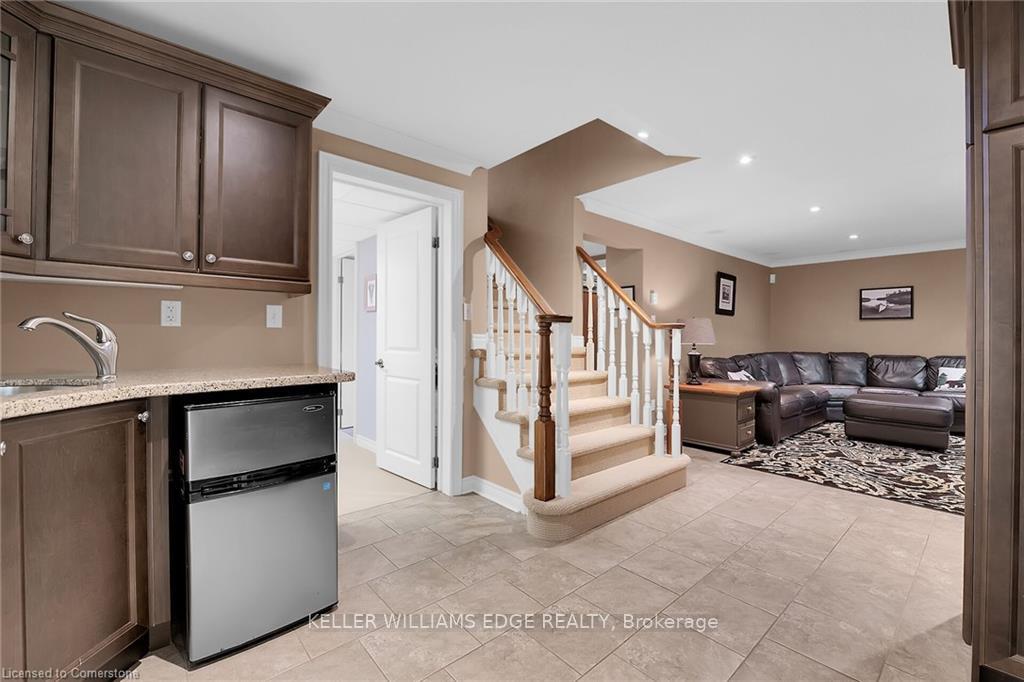 Photo 37 of 18 Admiral Circle, Grimsby, Grimsby Beach — HOMEH