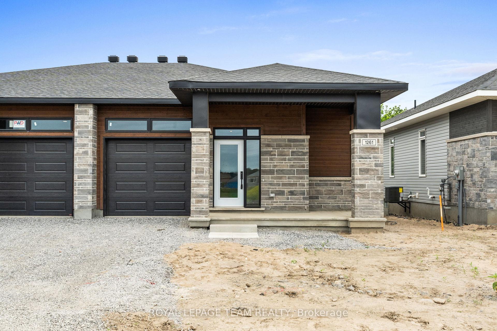 Photo 1 of 1053 Moore Street, Brockville — HOMEH