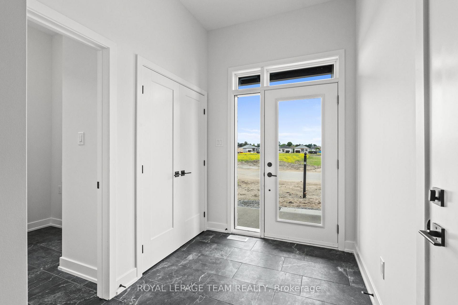 Photo 4 of 1053 Moore Street, Brockville — HOMEH