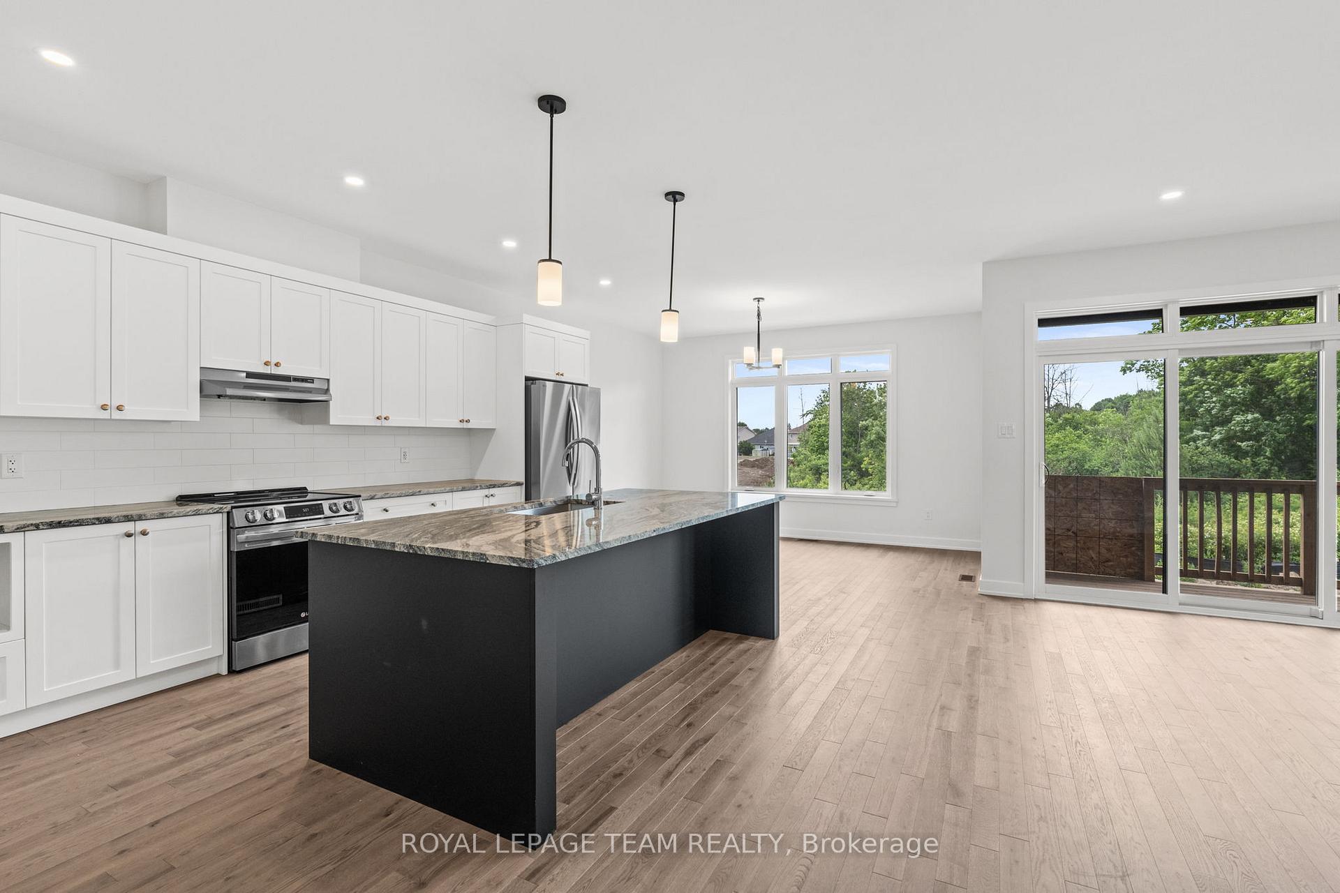 Photo 7 of 1053 Moore Street, Brockville — HOMEH