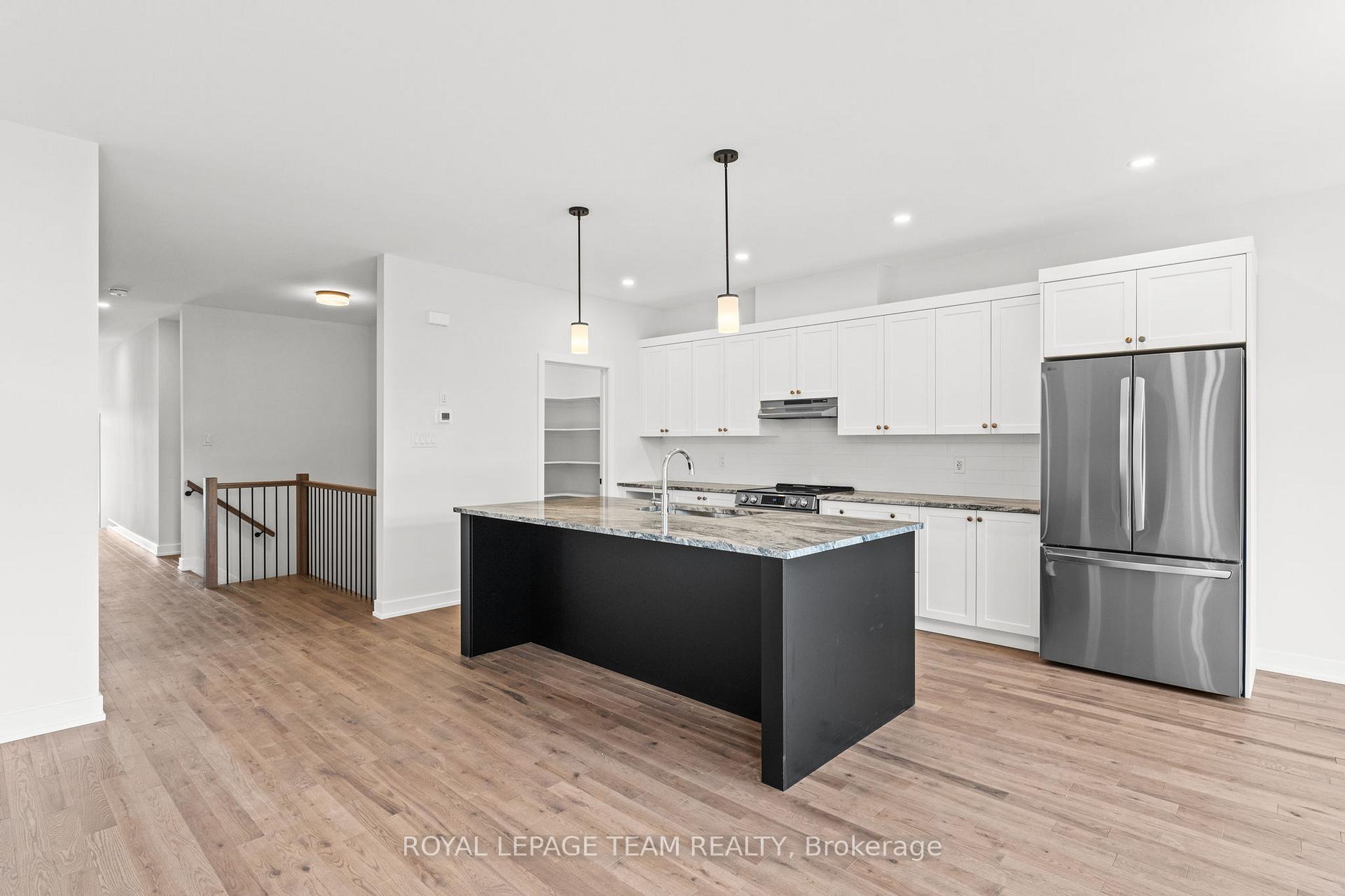 Photo 9 of 1053 Moore Street, Brockville — HOMEH