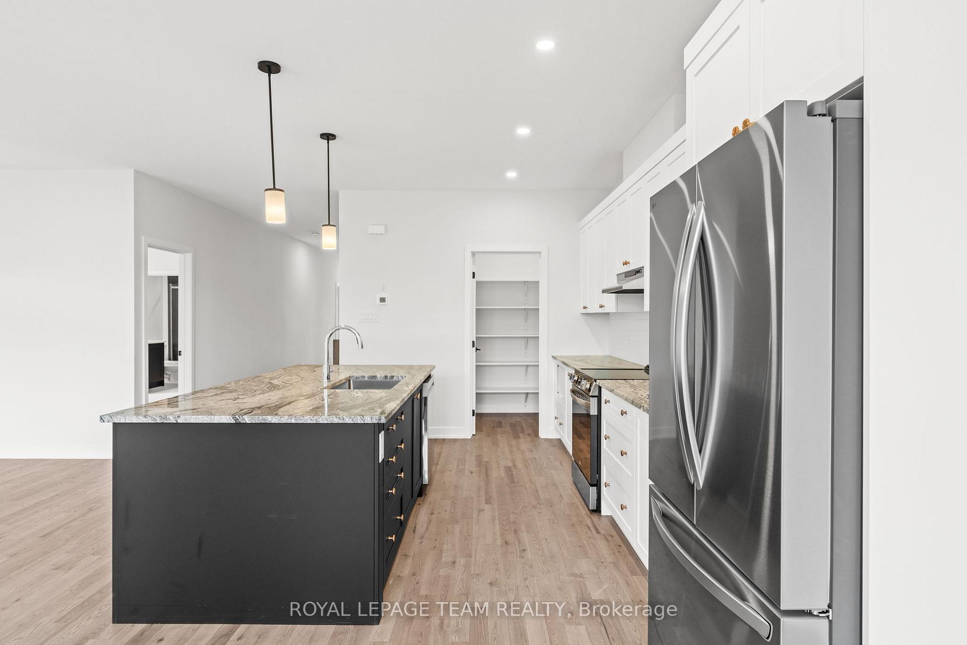 Photo 10 of 1053 Moore Street, Brockville — HOMEH