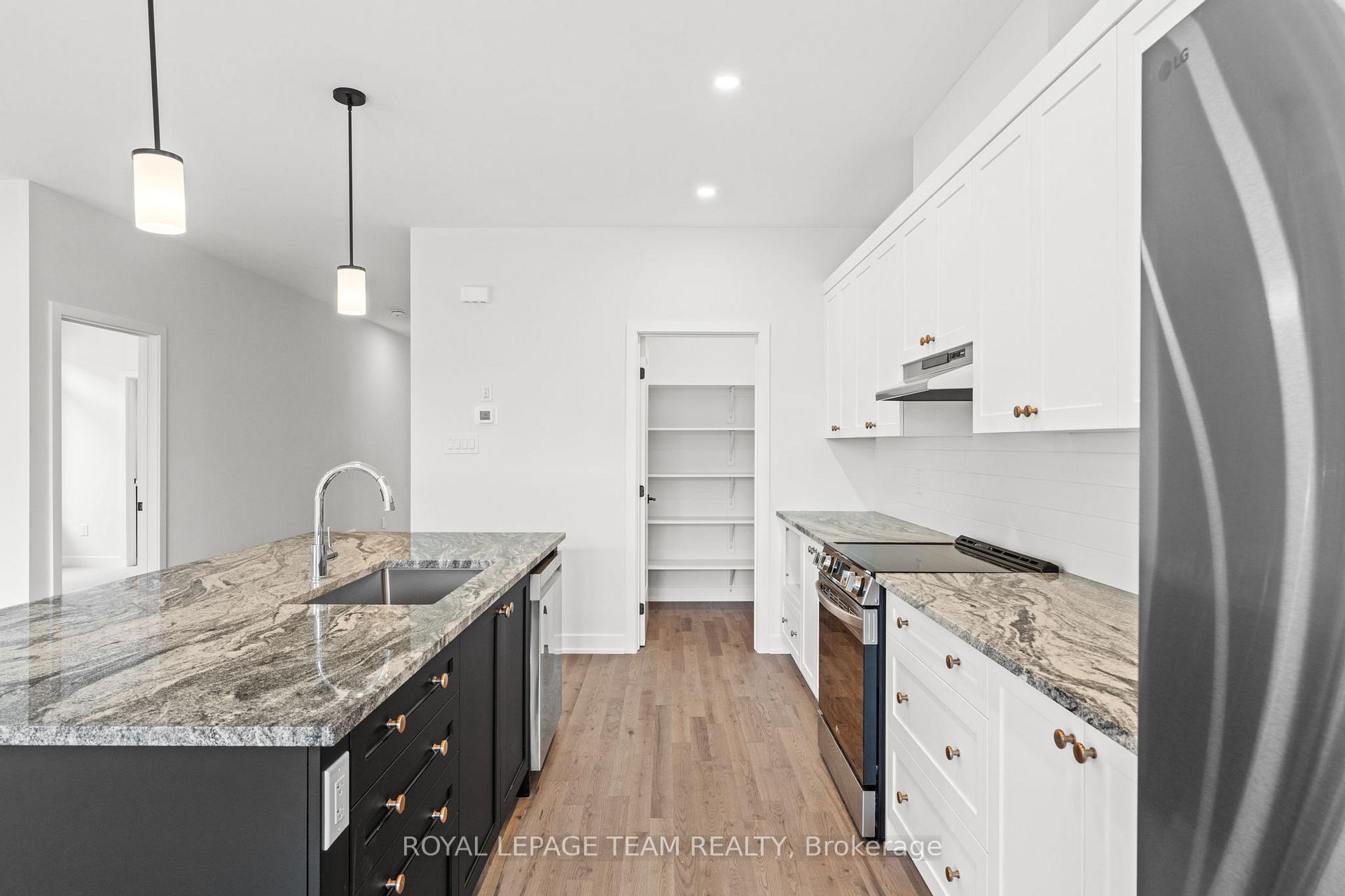 Photo 11 of 1053 Moore Street, Brockville — HOMEH