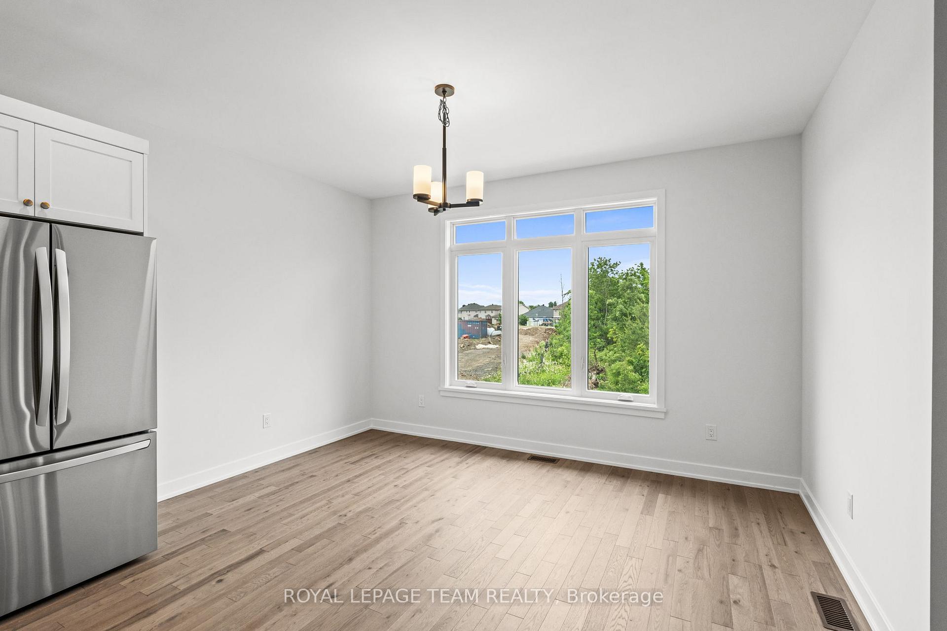Photo 16 of 1053 Moore Street, Brockville — HOMEH
