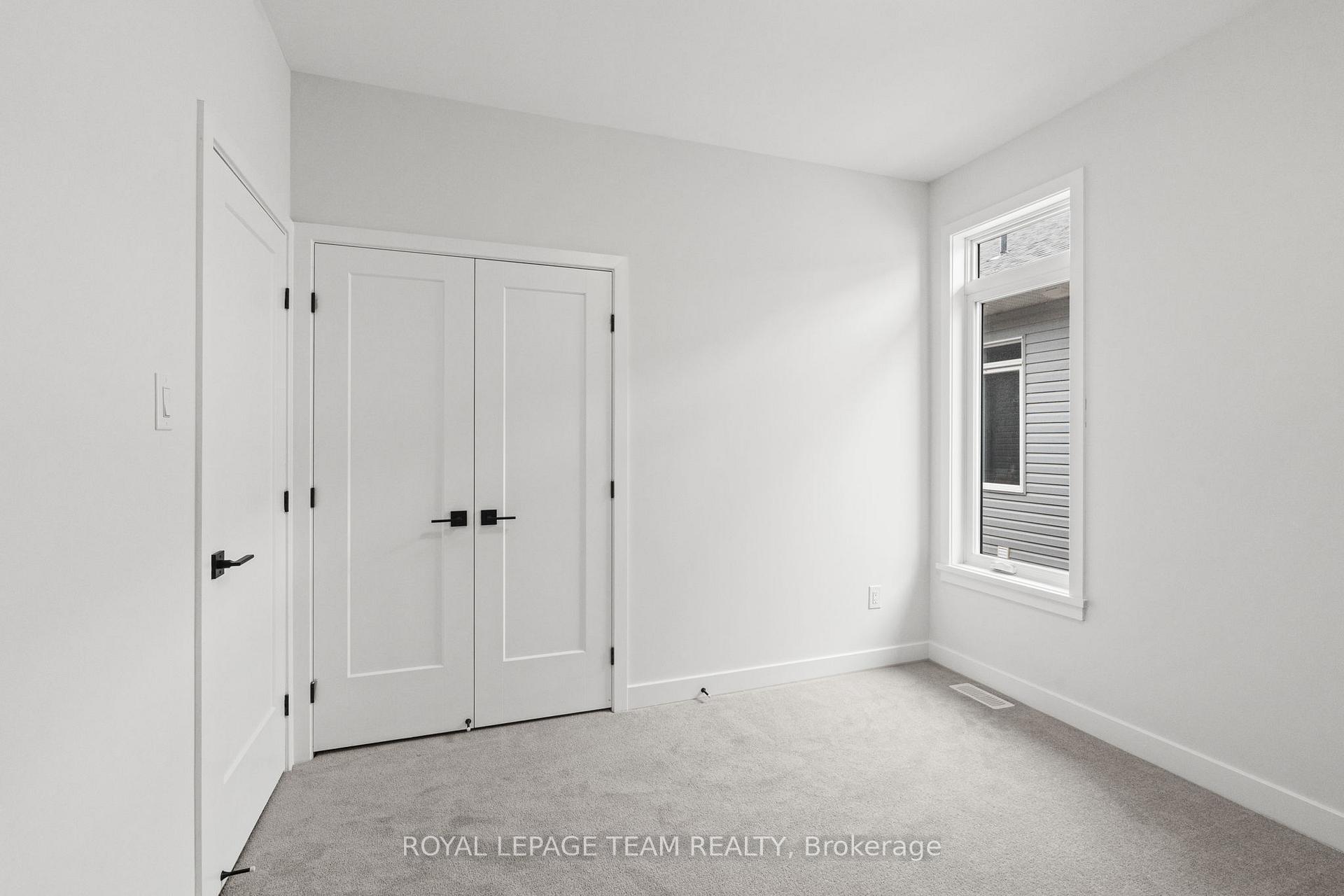 Photo 33 of 1053 Moore Street, Brockville — HOMEH