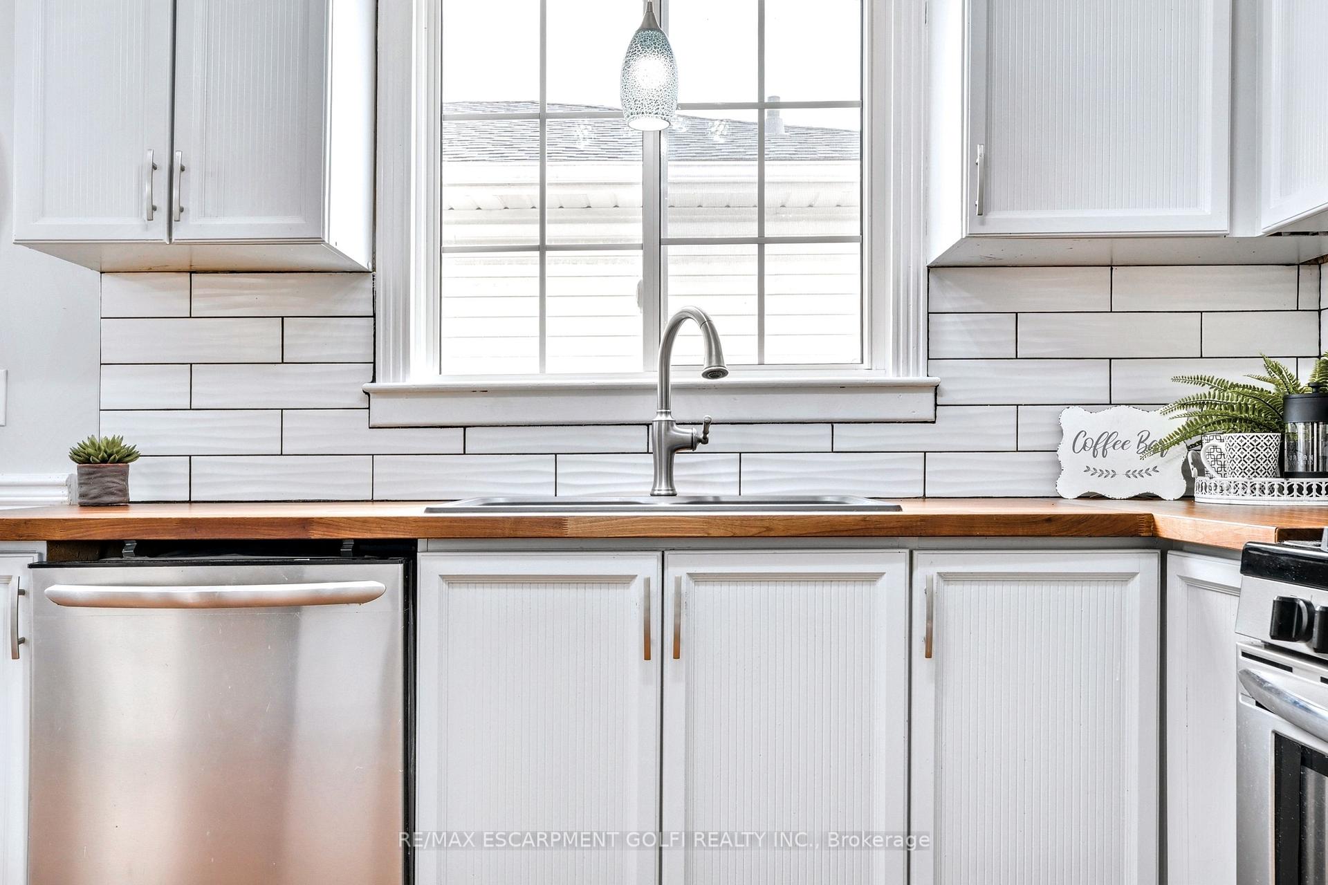 Photo 11 of 58 Bayview Drive, Grimsby, Grimsby Beach — HOMEH