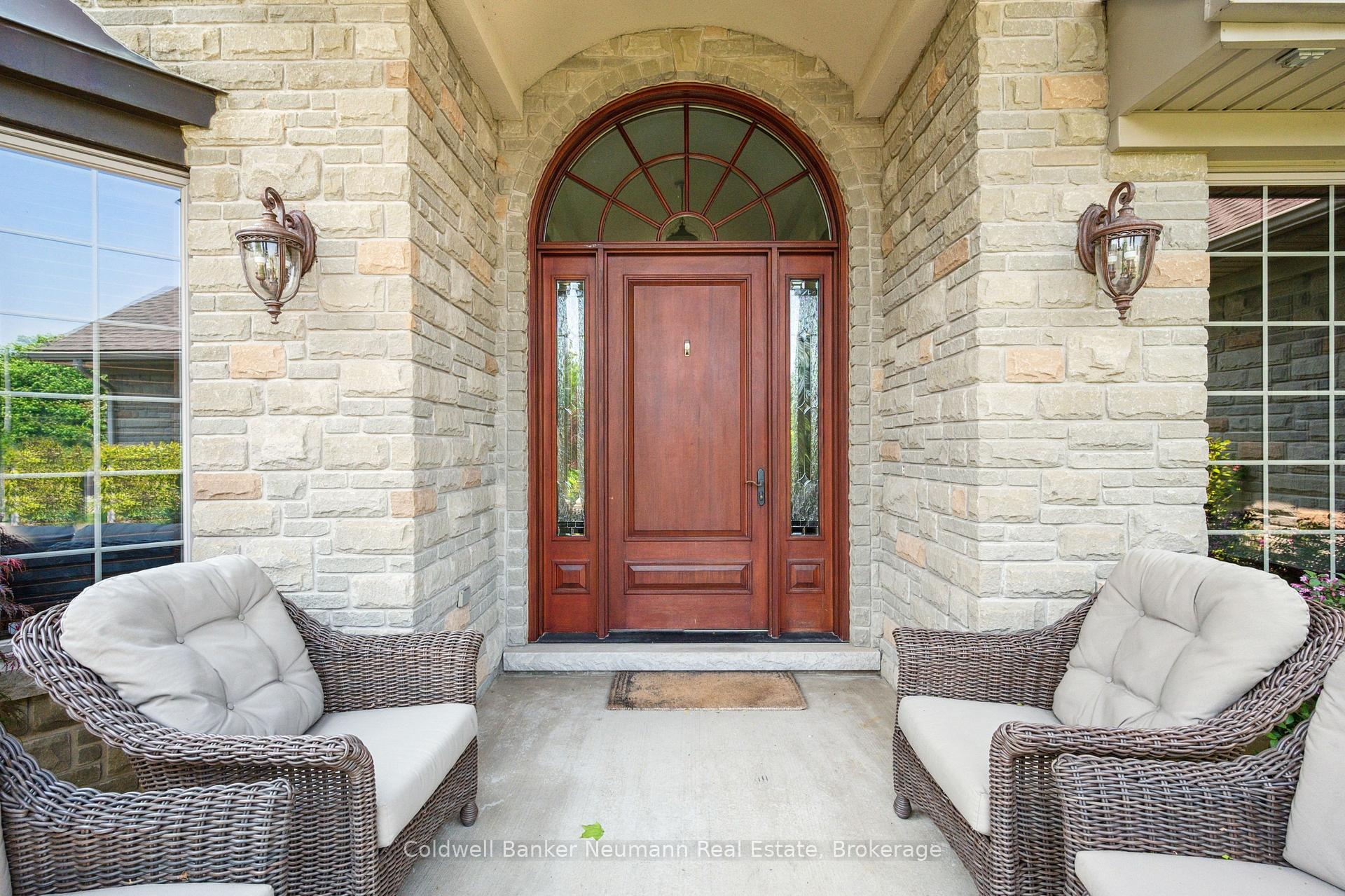 Photo 5 of 45 Keys Crescent, Guelph, Clairfields/Hanlon Business Park — HOMEH