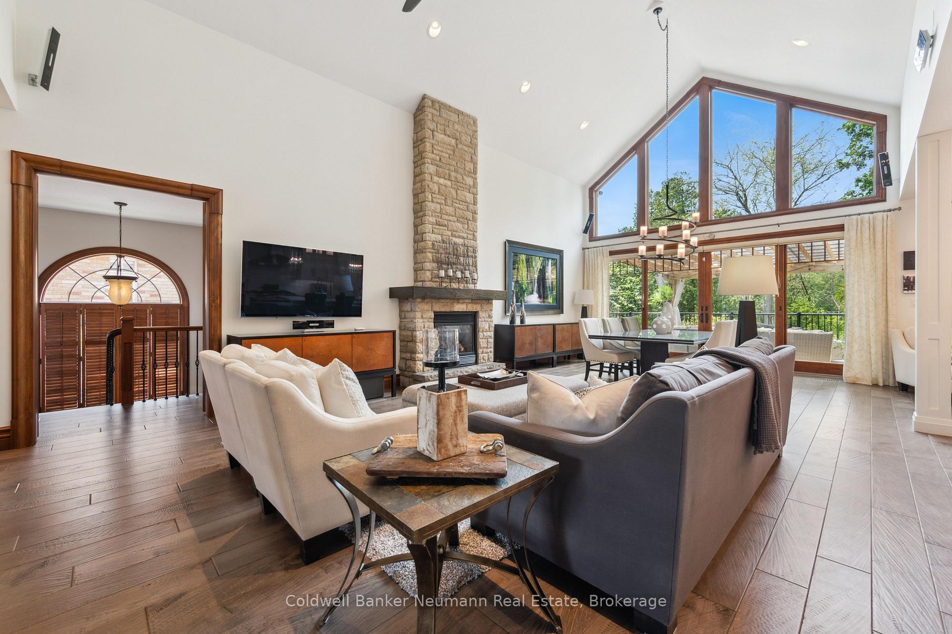 Photo 8 of 45 Keys Crescent, Guelph, Clairfields/Hanlon Business Park — HOMEH
