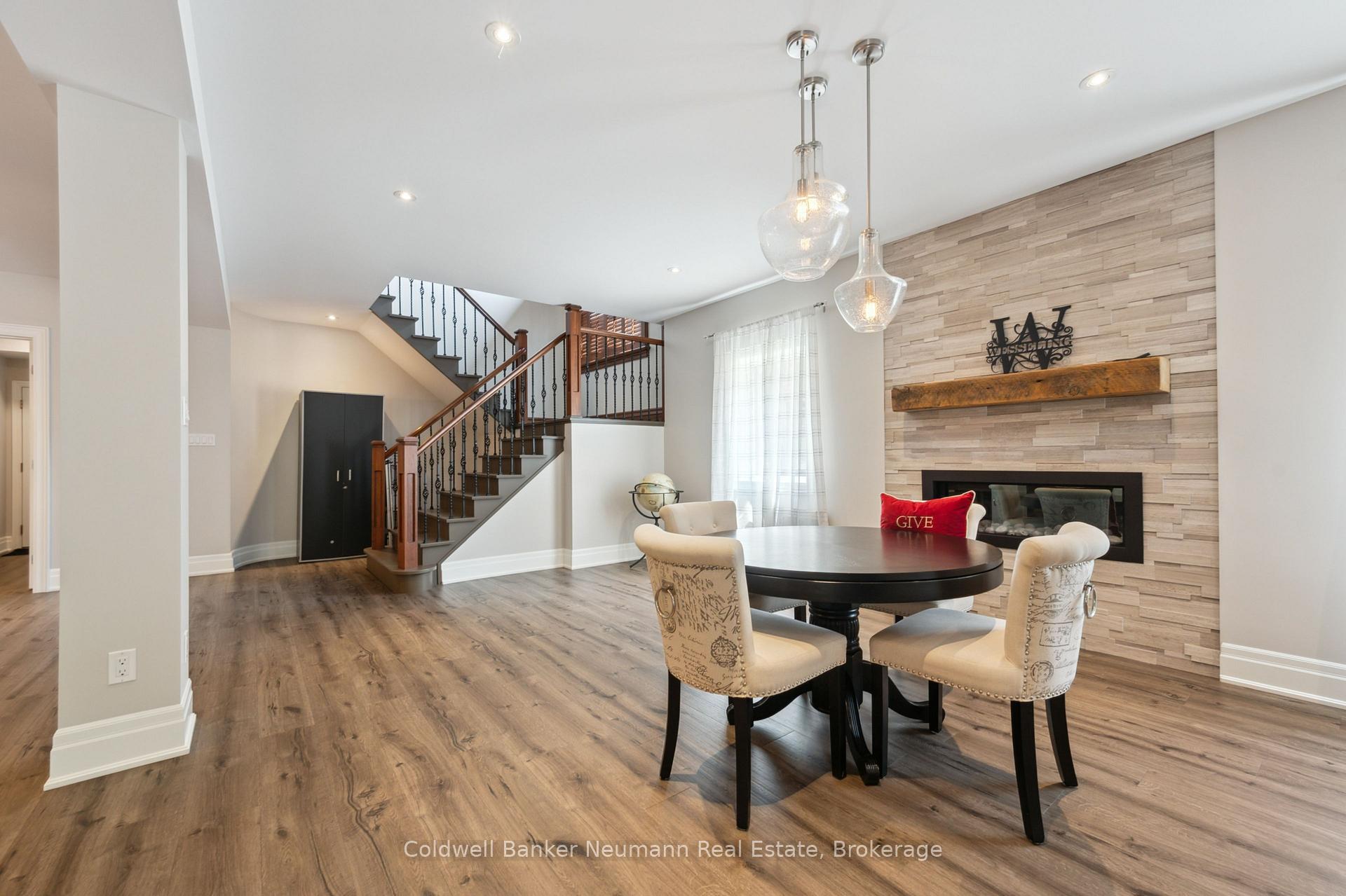 Photo 33 of 45 Keys Crescent, Guelph, Clairfields/Hanlon Business Park — HOMEH