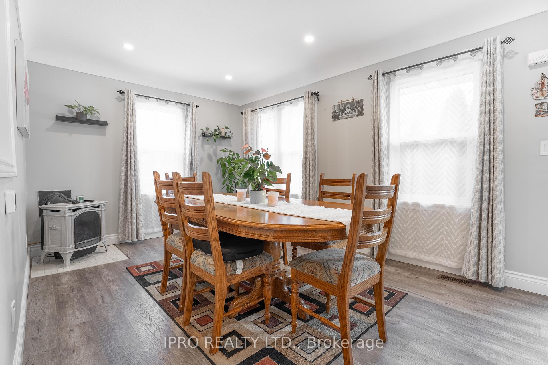 Photo 4 of 87 Fairview Road, Grimsby, Grimsby Beach — HOMEH