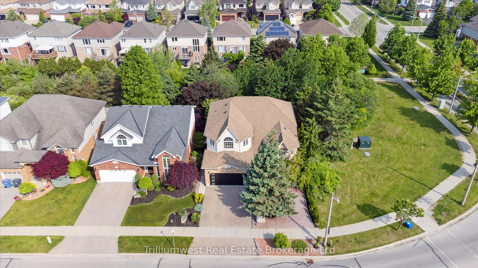Photo 3 of 214 Summerfield Drive, Guelph, Pineridge/Westminster Woods — HOMEH