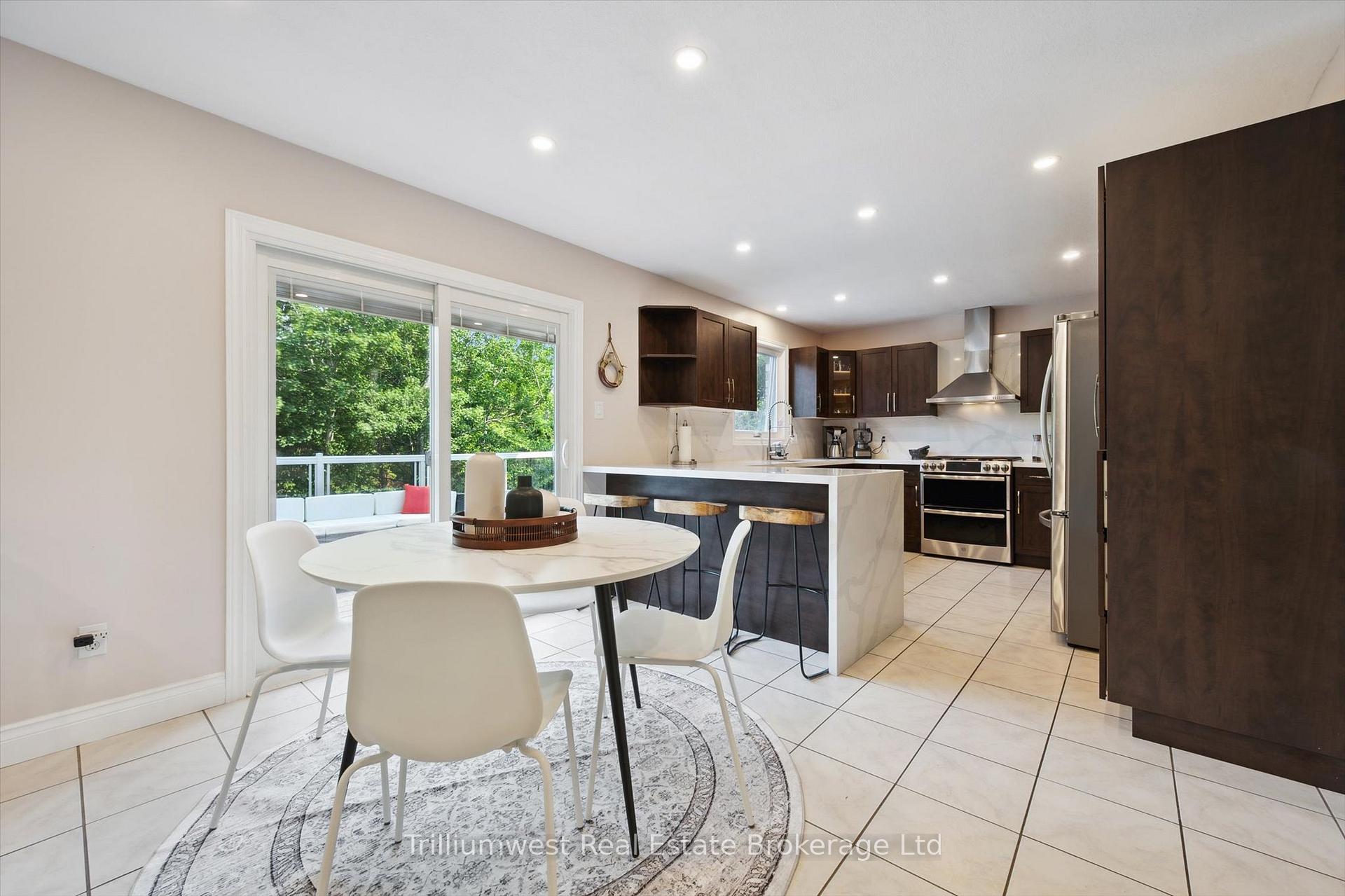 Photo 14 of 214 Summerfield Drive, Guelph, Pineridge/Westminster Woods — HOMEH