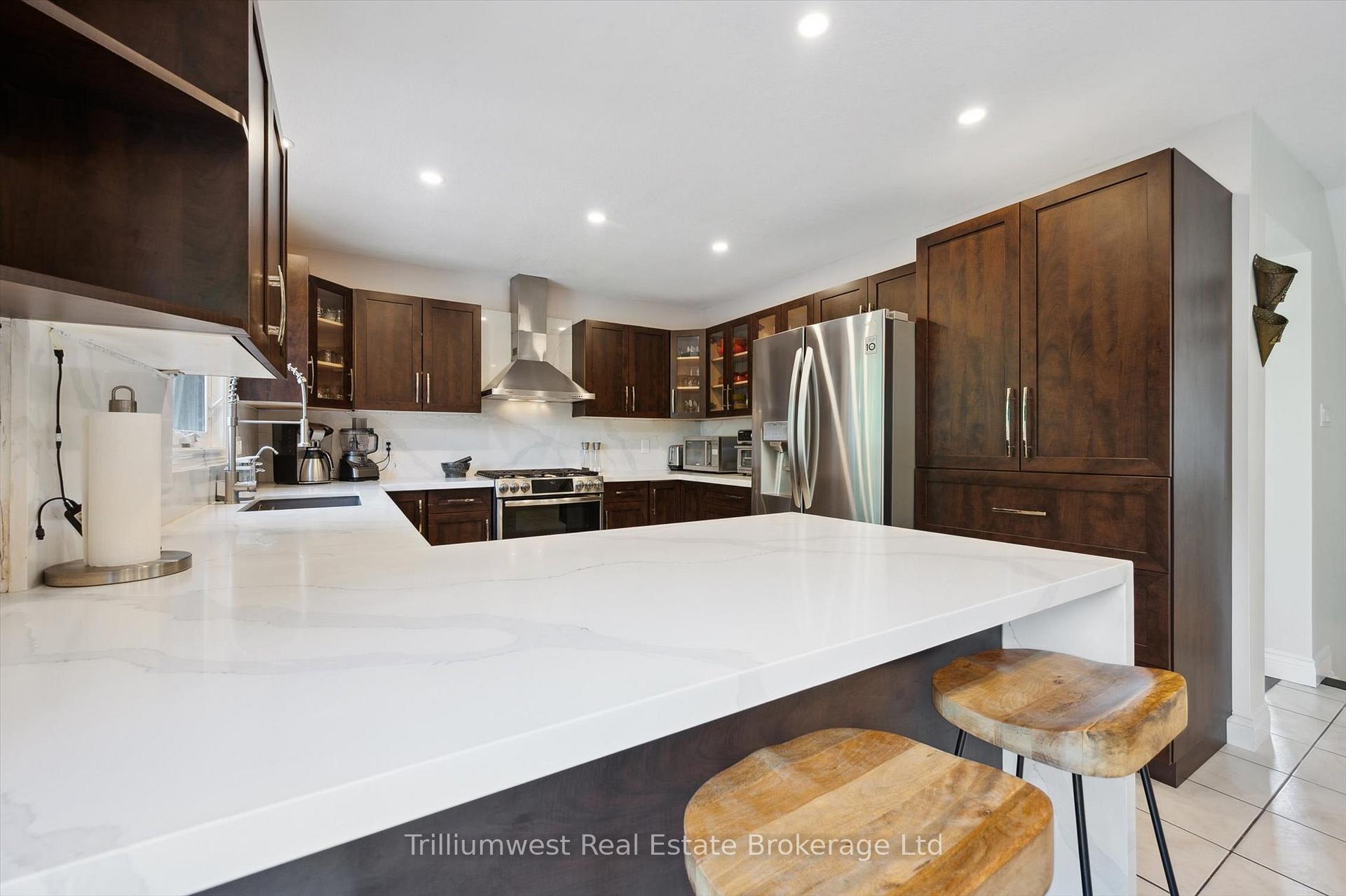 Photo 16 of 214 Summerfield Drive, Guelph, Pineridge/Westminster Woods — HOMEH