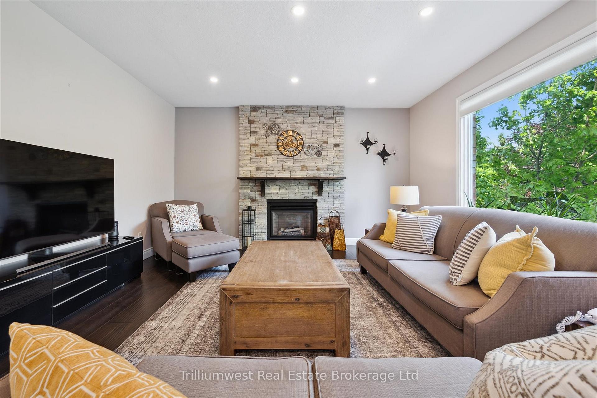 Photo 21 of 214 Summerfield Drive, Guelph, Pineridge/Westminster Woods — HOMEH