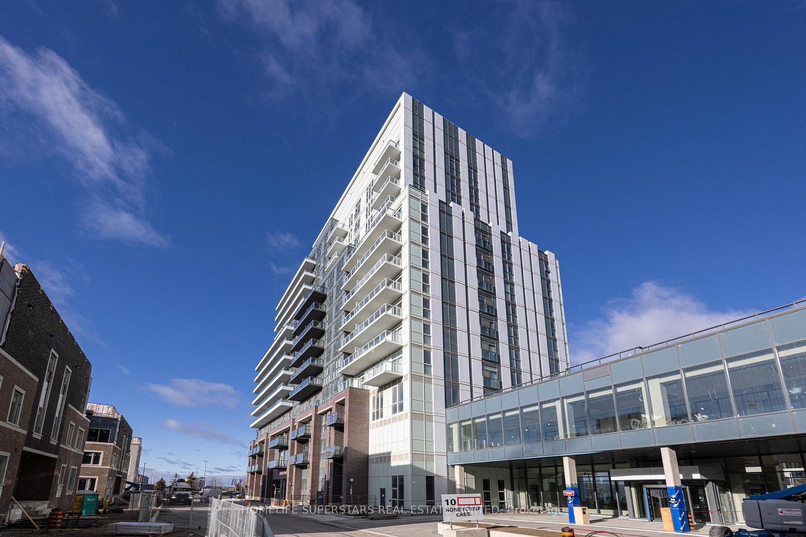 Photo 10 of Unit 207, 10 Honeycrisp Cres, Vaughan, Vaughan Corporate Centre — HOMEH