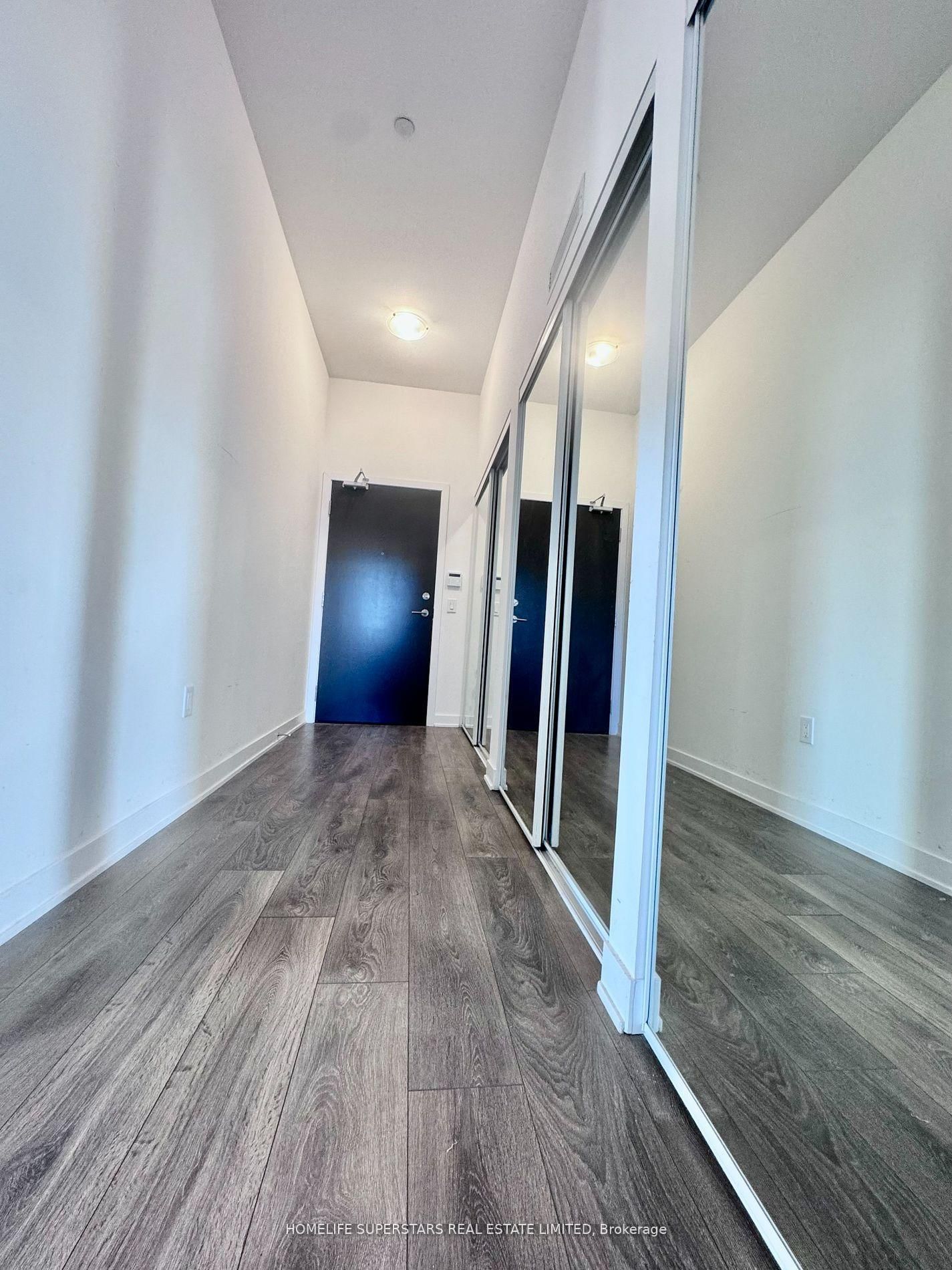 Photo 6 of Unit 207, 10 Honeycrisp Cres, Vaughan, Vaughan Corporate Centre — HOMEH