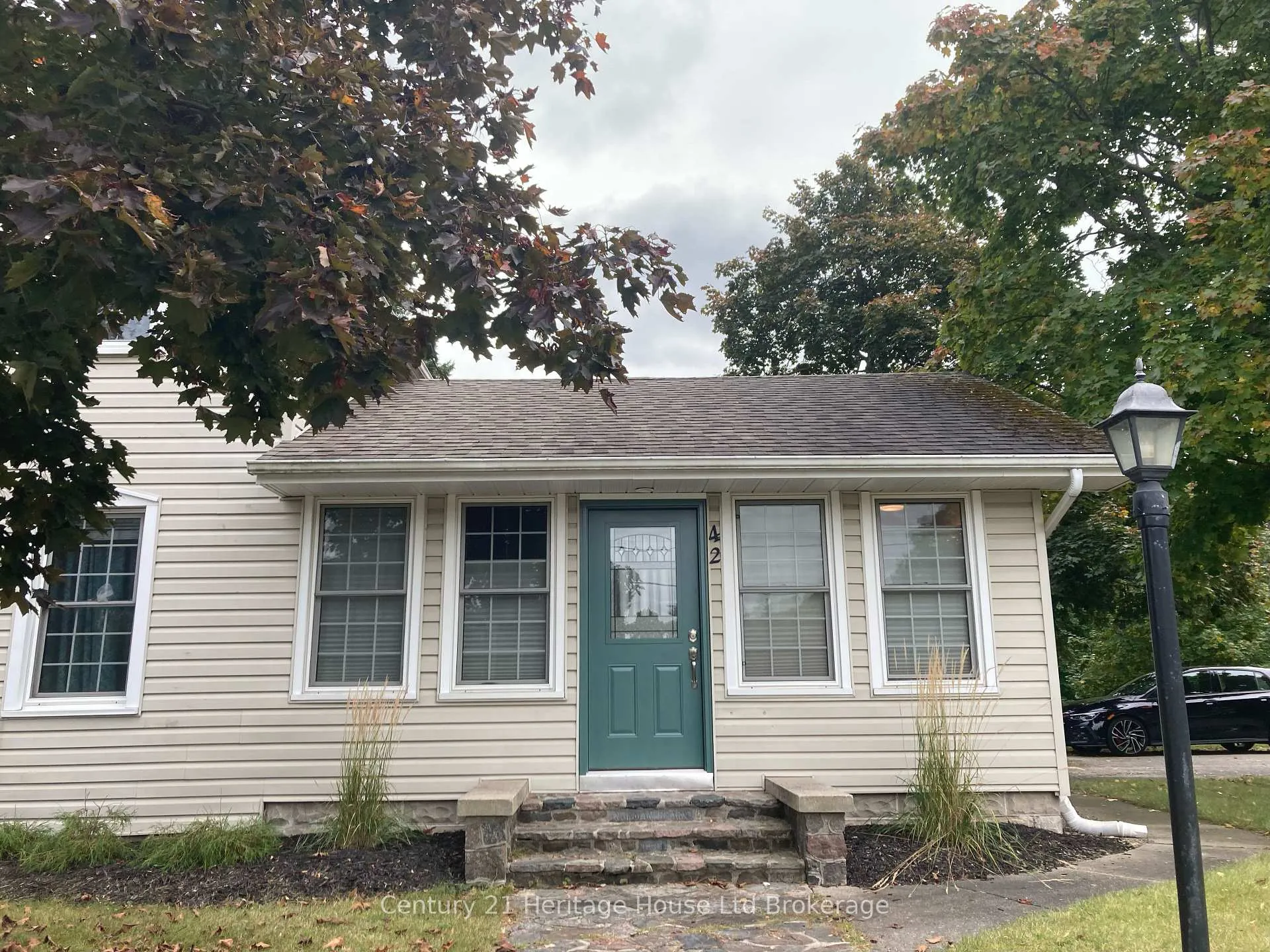 Front of 42 Potters Road N