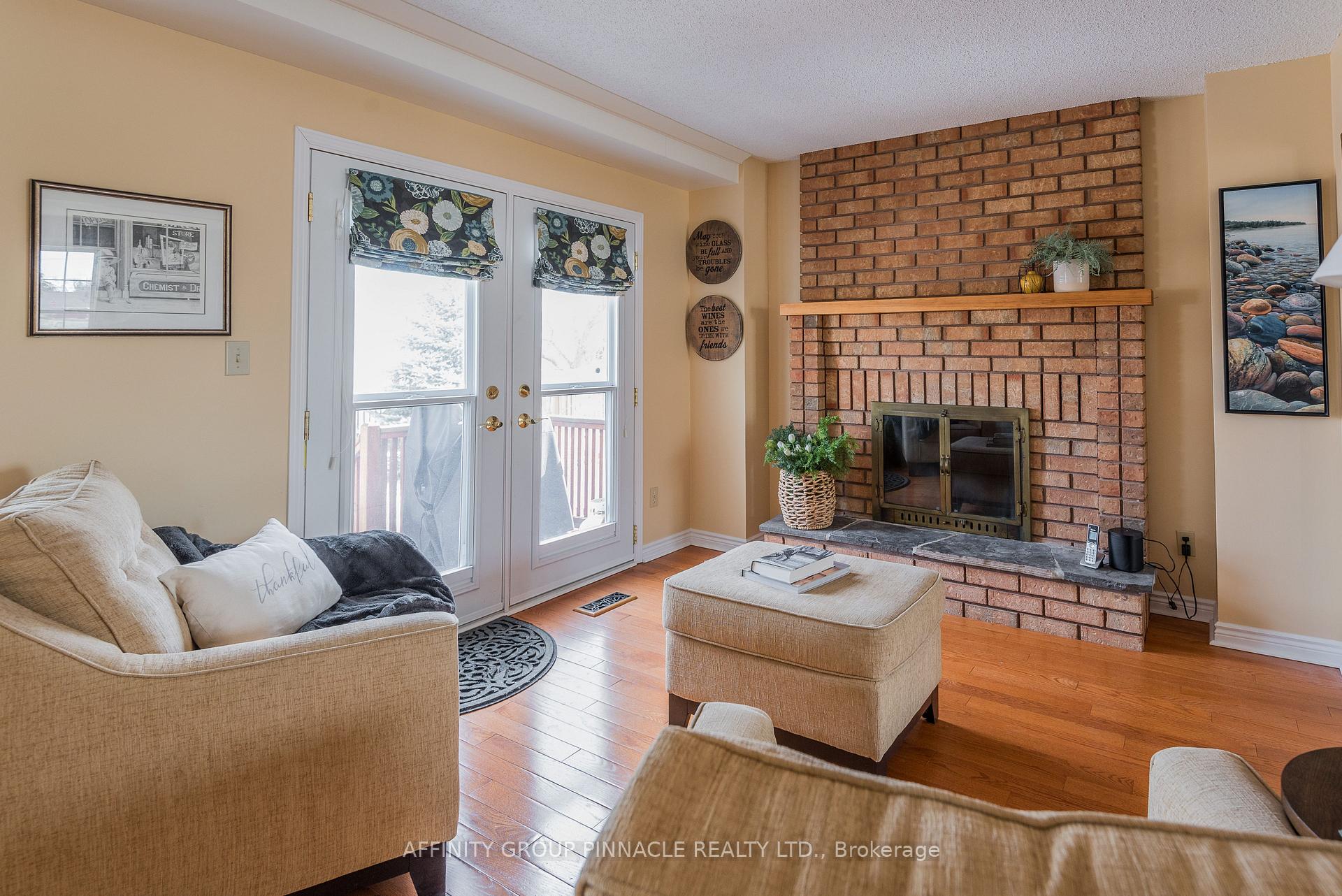 Photo 11 of 12 Walker Street, Kawartha Lakes, Lindsay — HOMEH